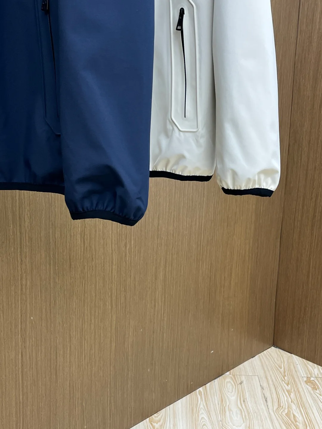 Men's Jackets And Down Jackets MONCLER 18244038