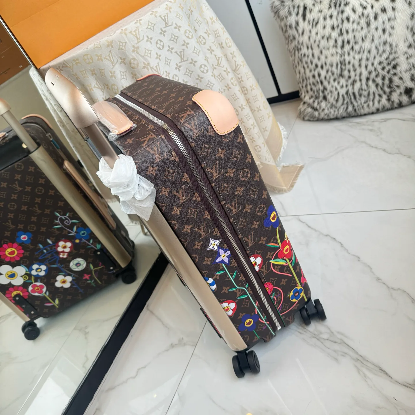 Suitcases LOUIS VUITTON 17801476