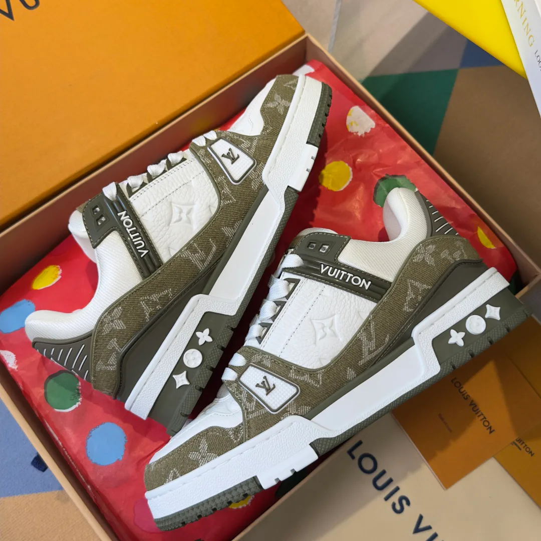Women's Sneakers LOUIS VUITTON 17483743
