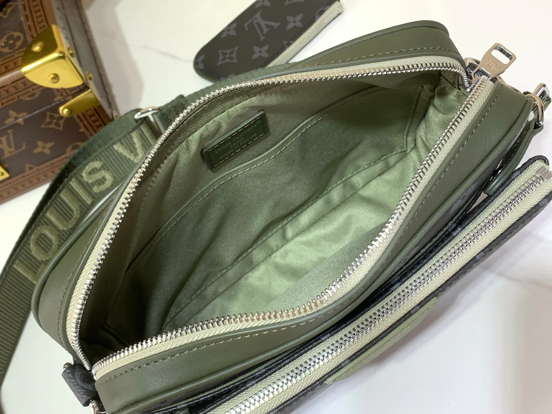Women's Shoulder Bags LOUIS VUITTON 17499395