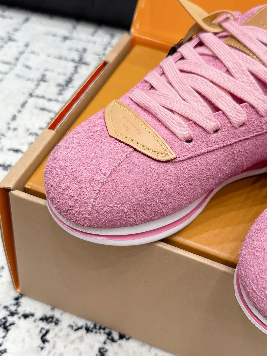 Women's Sneakers LOUIS VUITTON 18406465