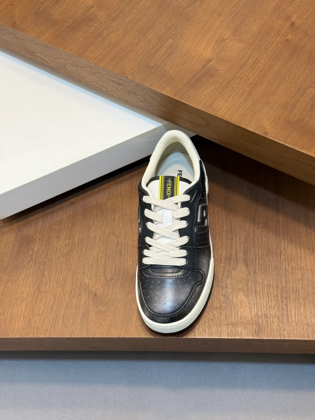 Women's Sneakers FENDI 18116600