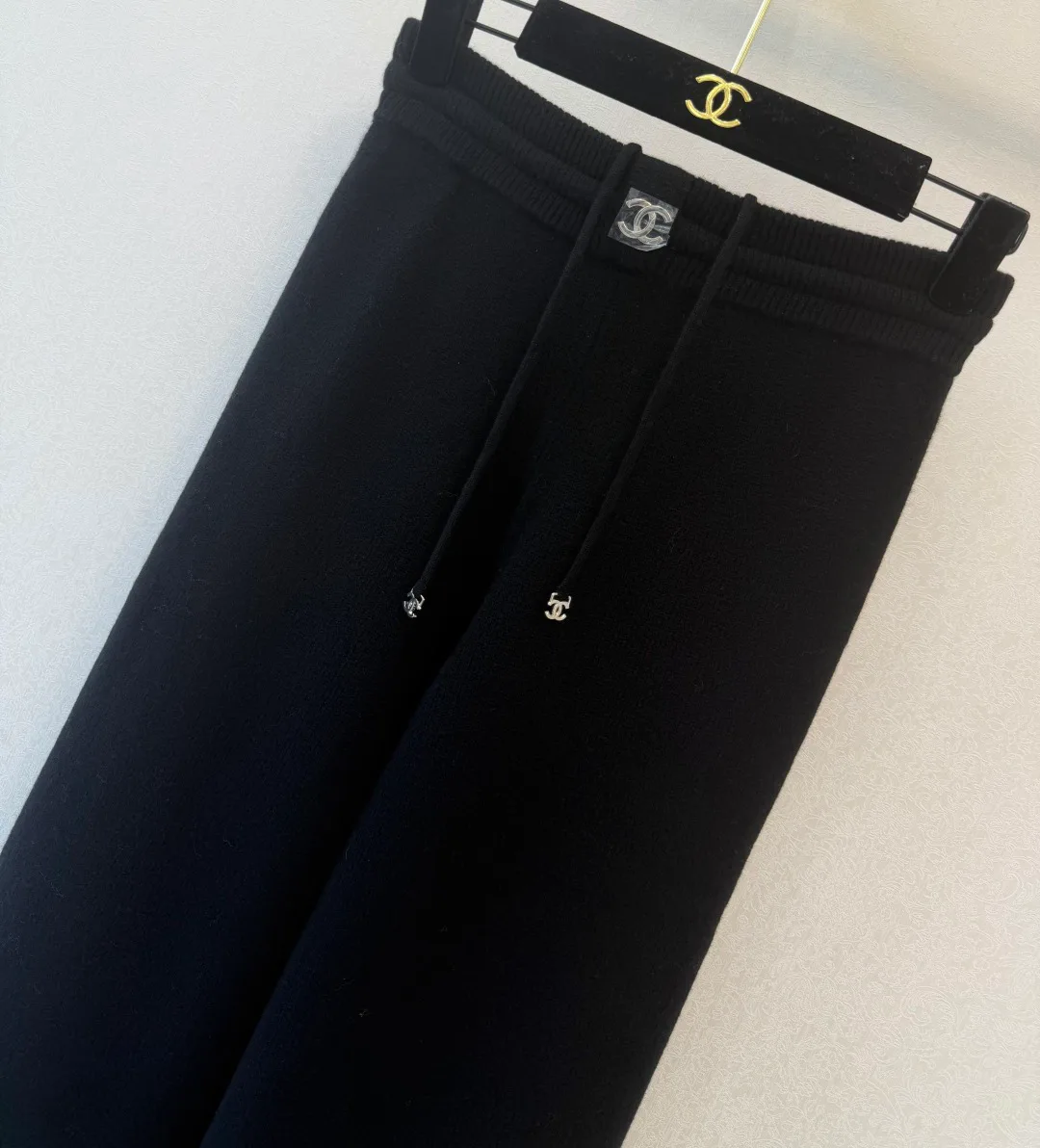 Women's Trousers CHANEL 18137813