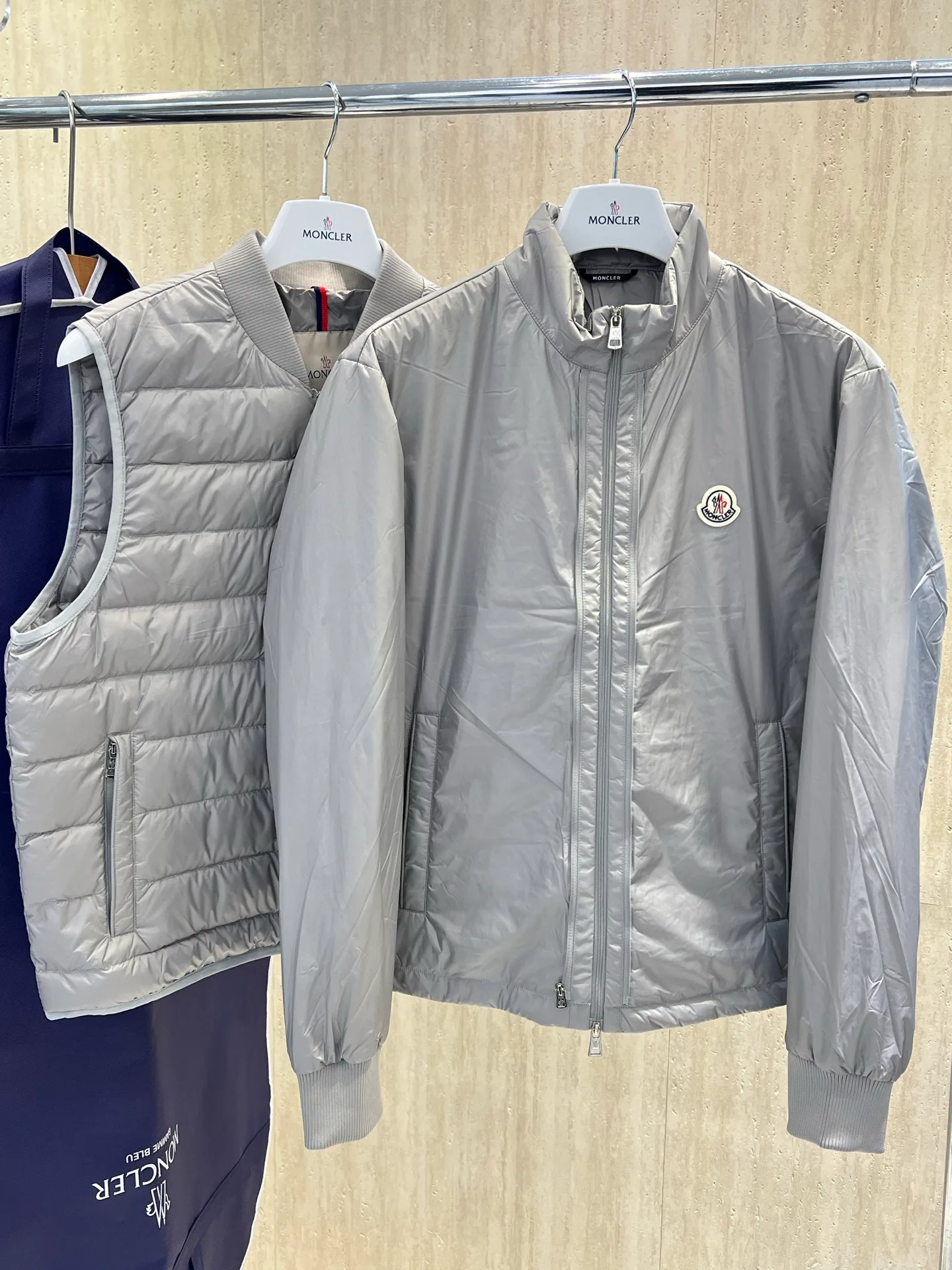Women's Jackets And Down Jackets MONCLER 18264466