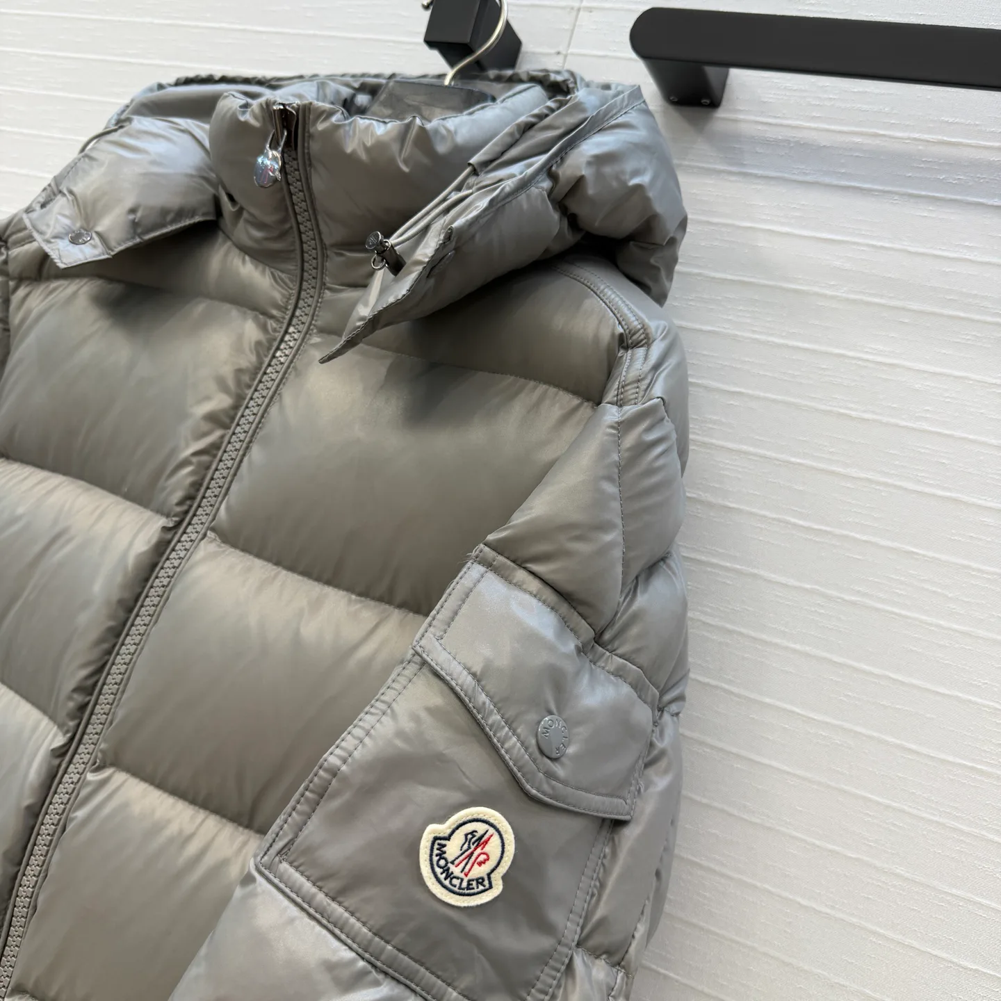 Women's Jackets And Down Jackets MONCLER 18184279