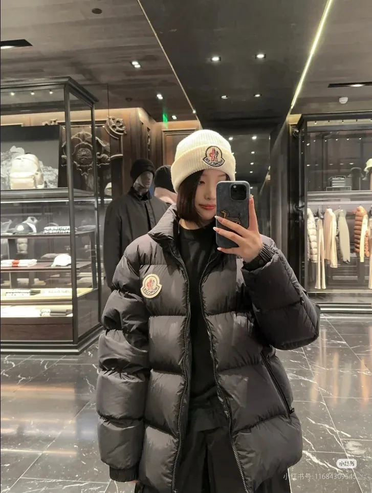 Women's Jackets And Down Jackets MONCLER 18044430