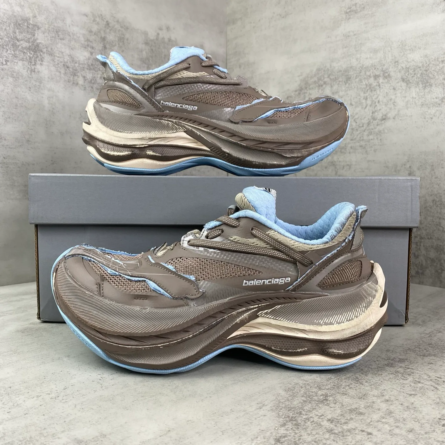 Women's Sneakers BALENCIAGA 18011899