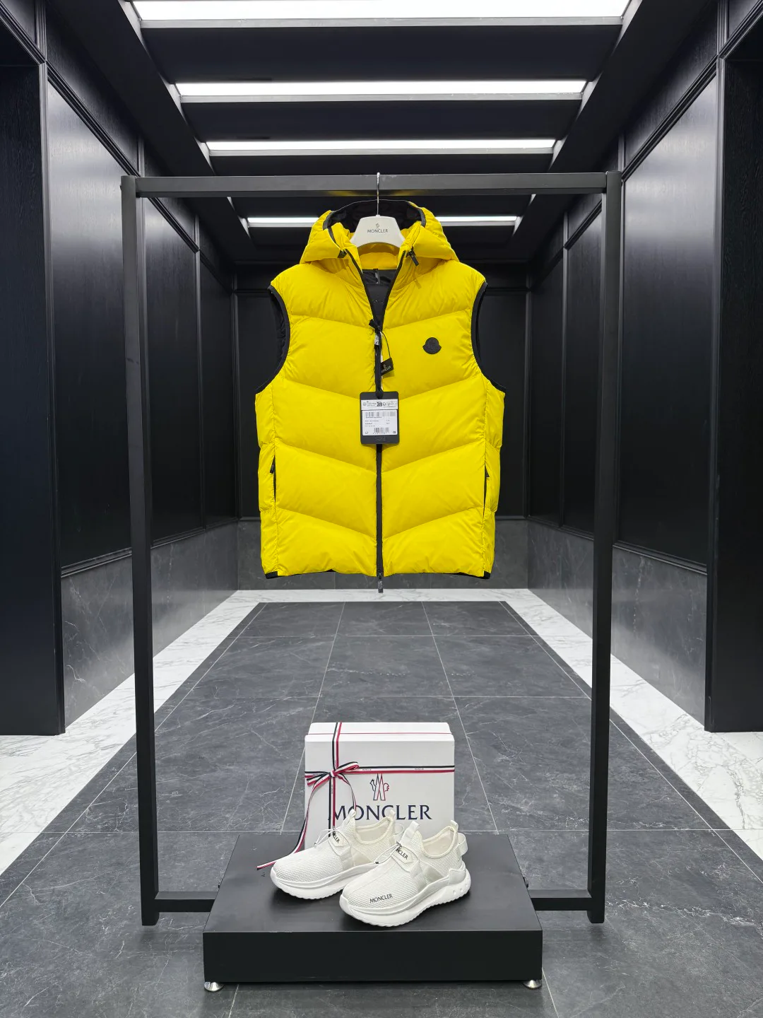 Men's Vests MONCLER 18007722