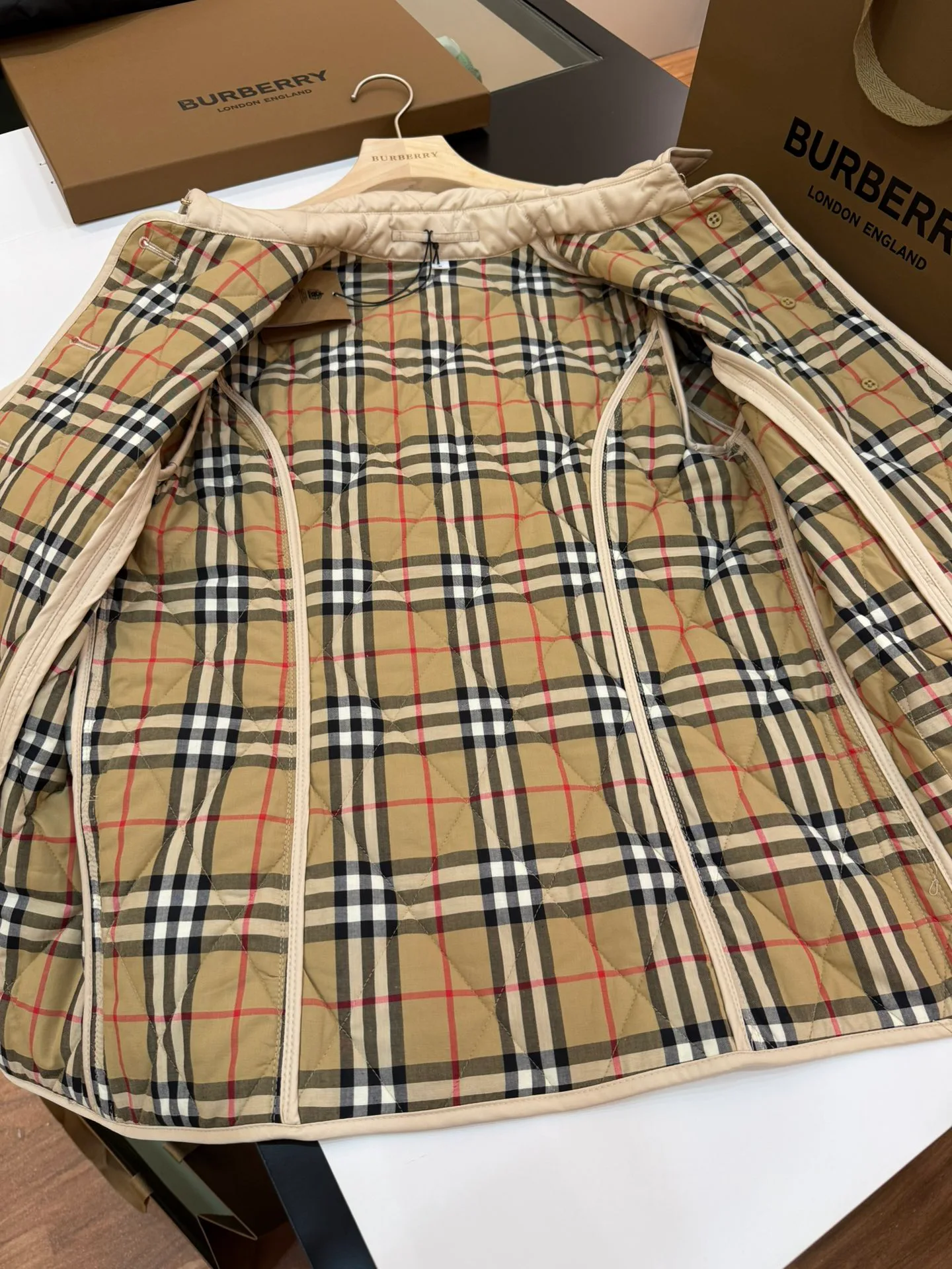 Women's Jackets And Down Jackets BURBERRY 18043710