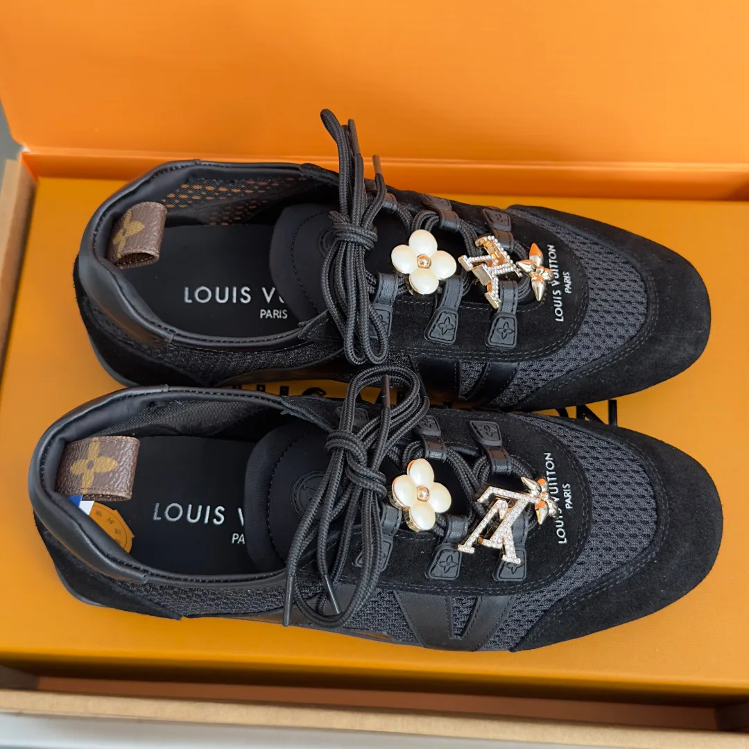 Women's Sneakers LOUIS VUITTON 17950616