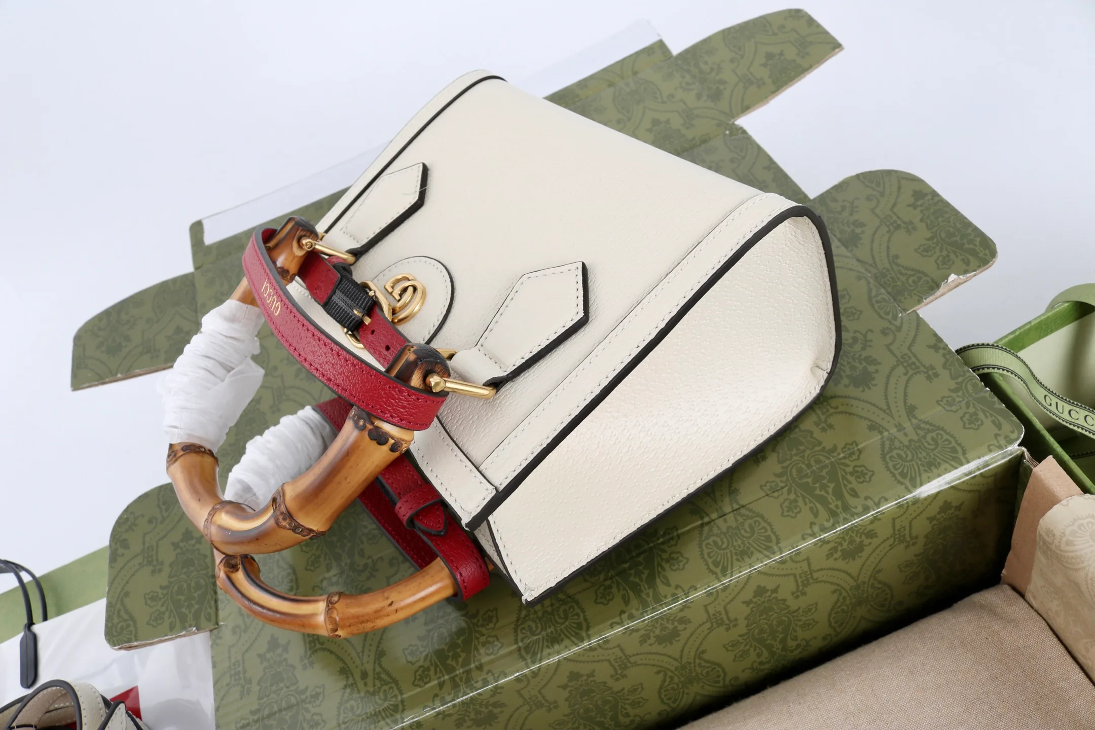 Women's Classic Handbags GUCCI 18004283
