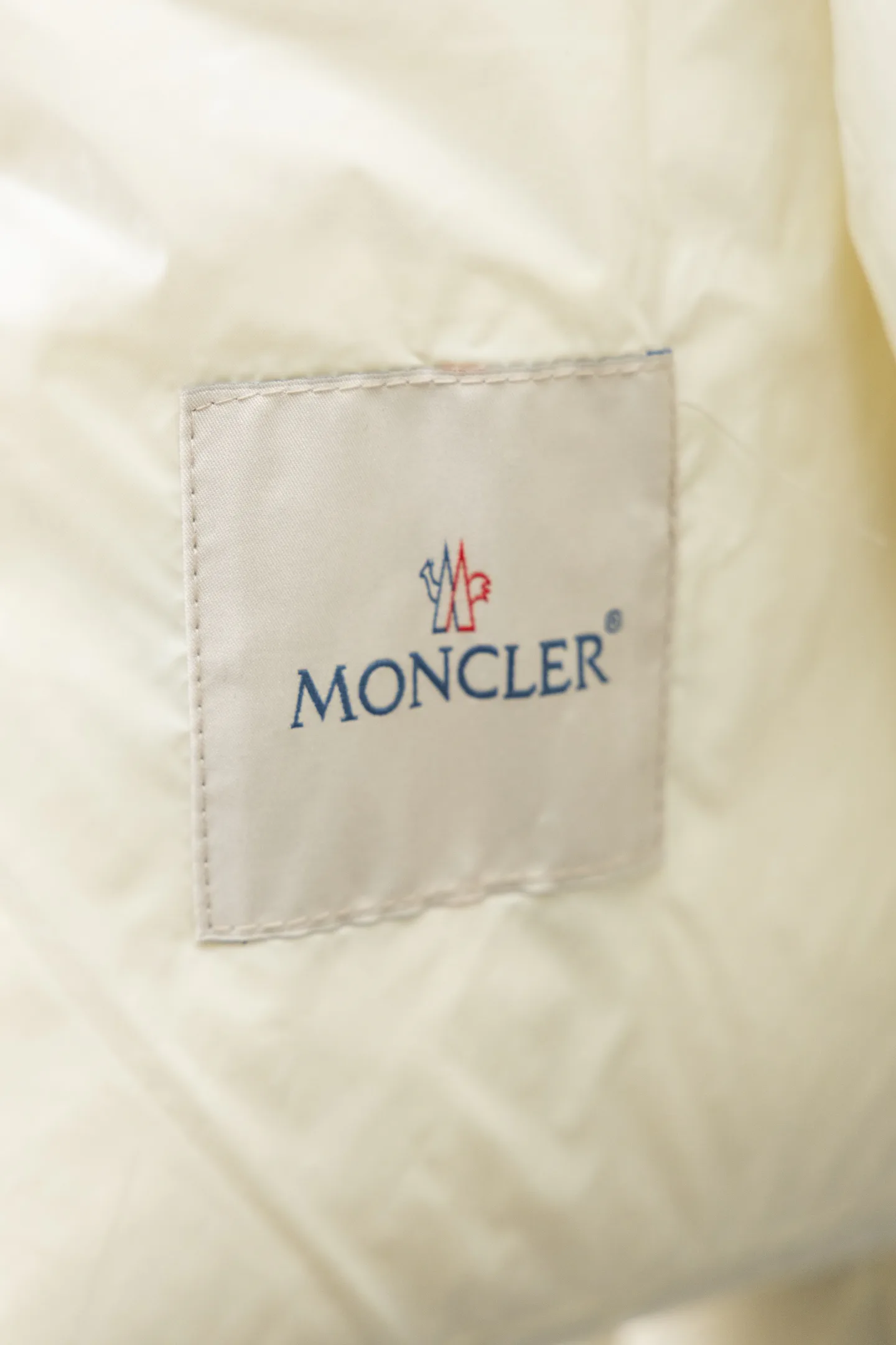 Women's Jackets And Down Jackets MONCLER 18507208