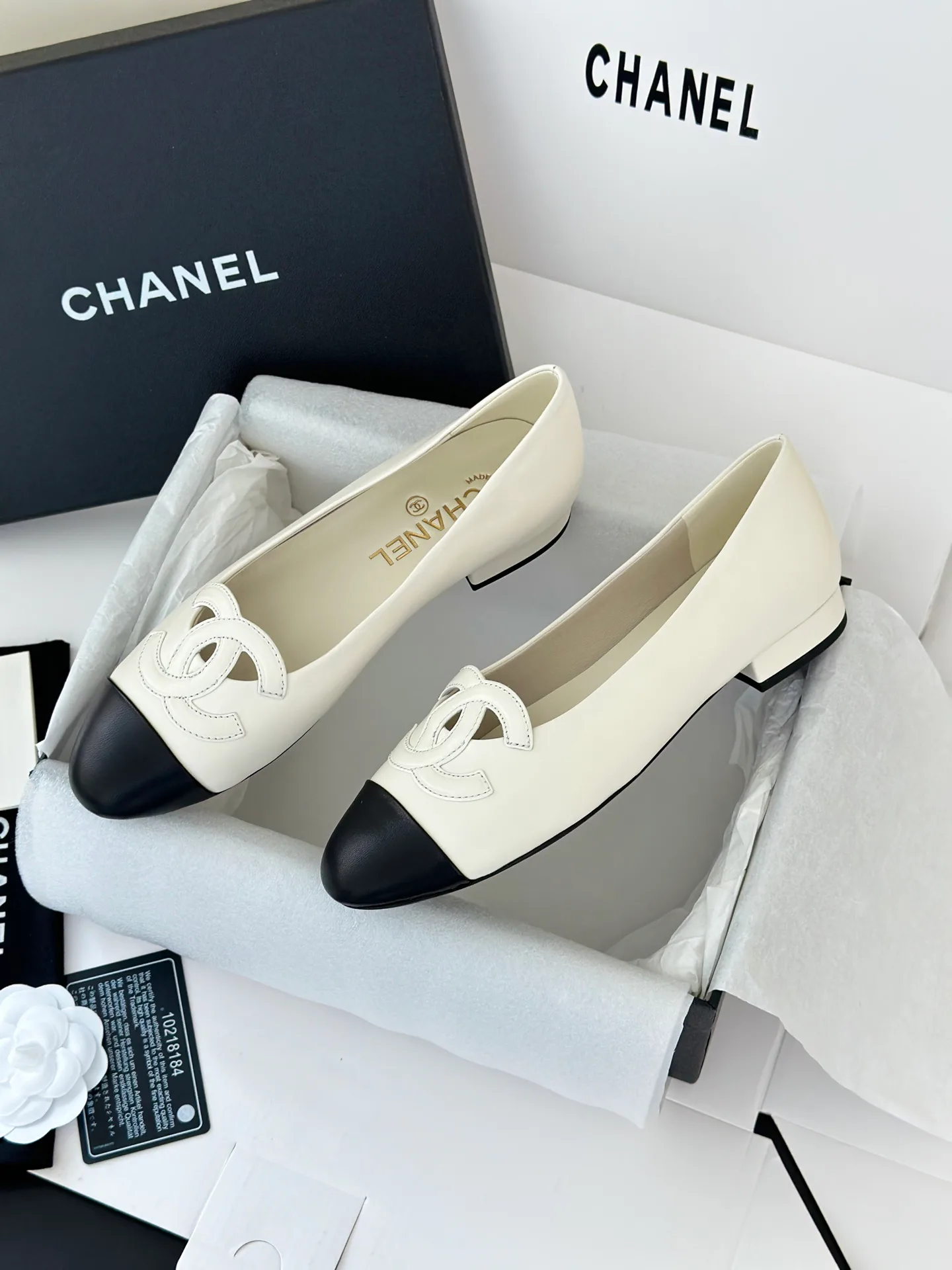 Women's Ballet Flats CHANEL 18143031