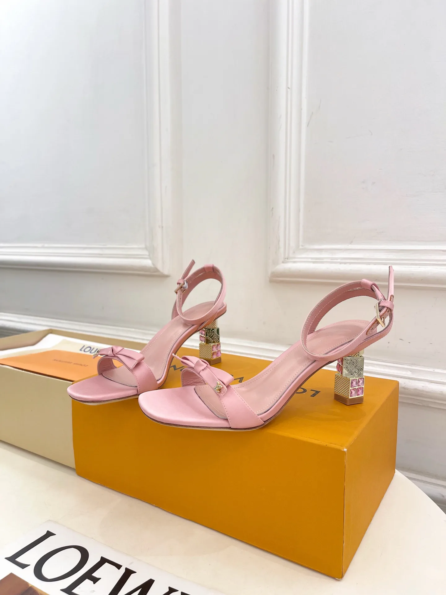 Women's Open-Toe Sandals LOUIS VUITTON 18034969