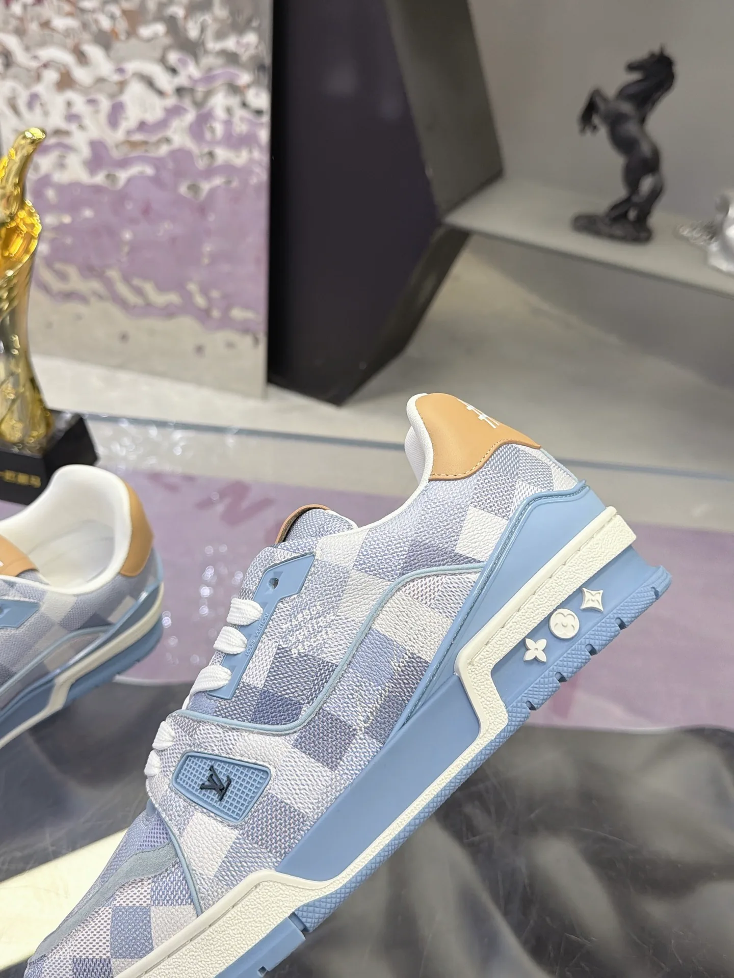 Women's Sneakers LOUIS VUITTON 18104018