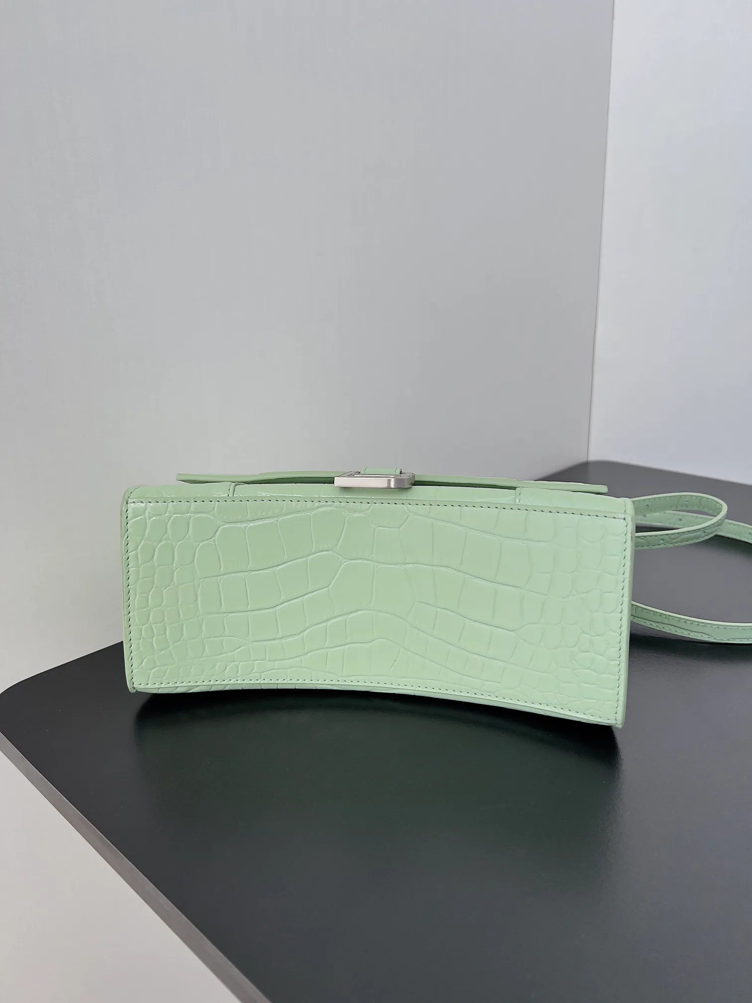 Классические Сумки Женские Balenciaga 18619528
