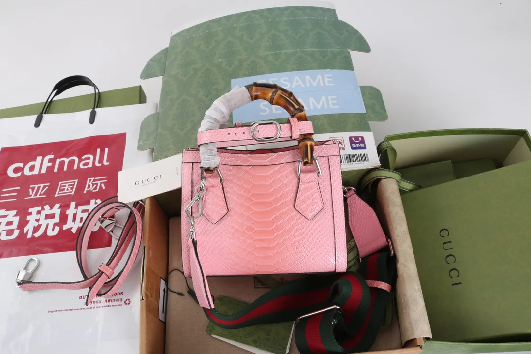 Women's Classic Handbags GUCCI 18065384