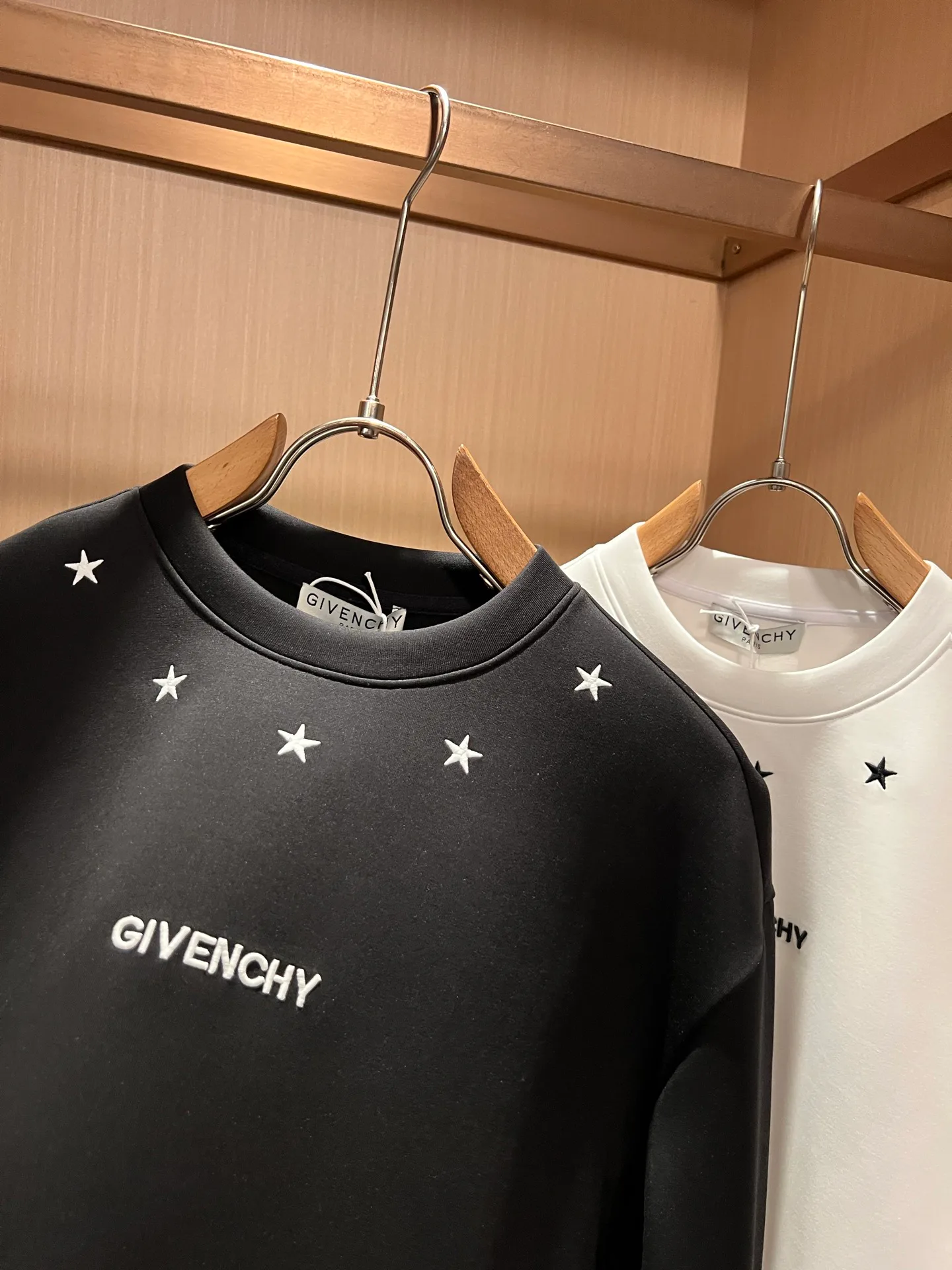 Men's Sweatshirts And Hoodies GIVENCHY 18519642