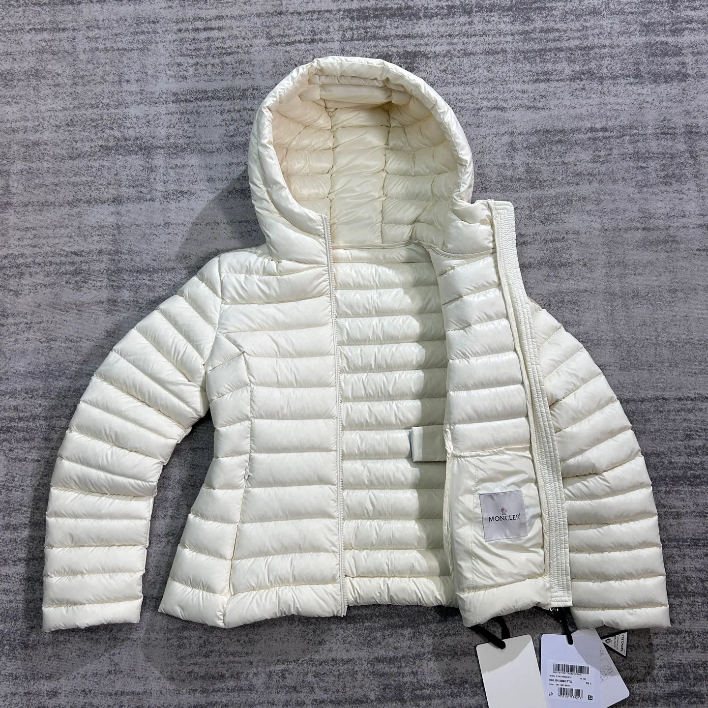 Women's Jackets And Down Jackets MONCLER 18133812
