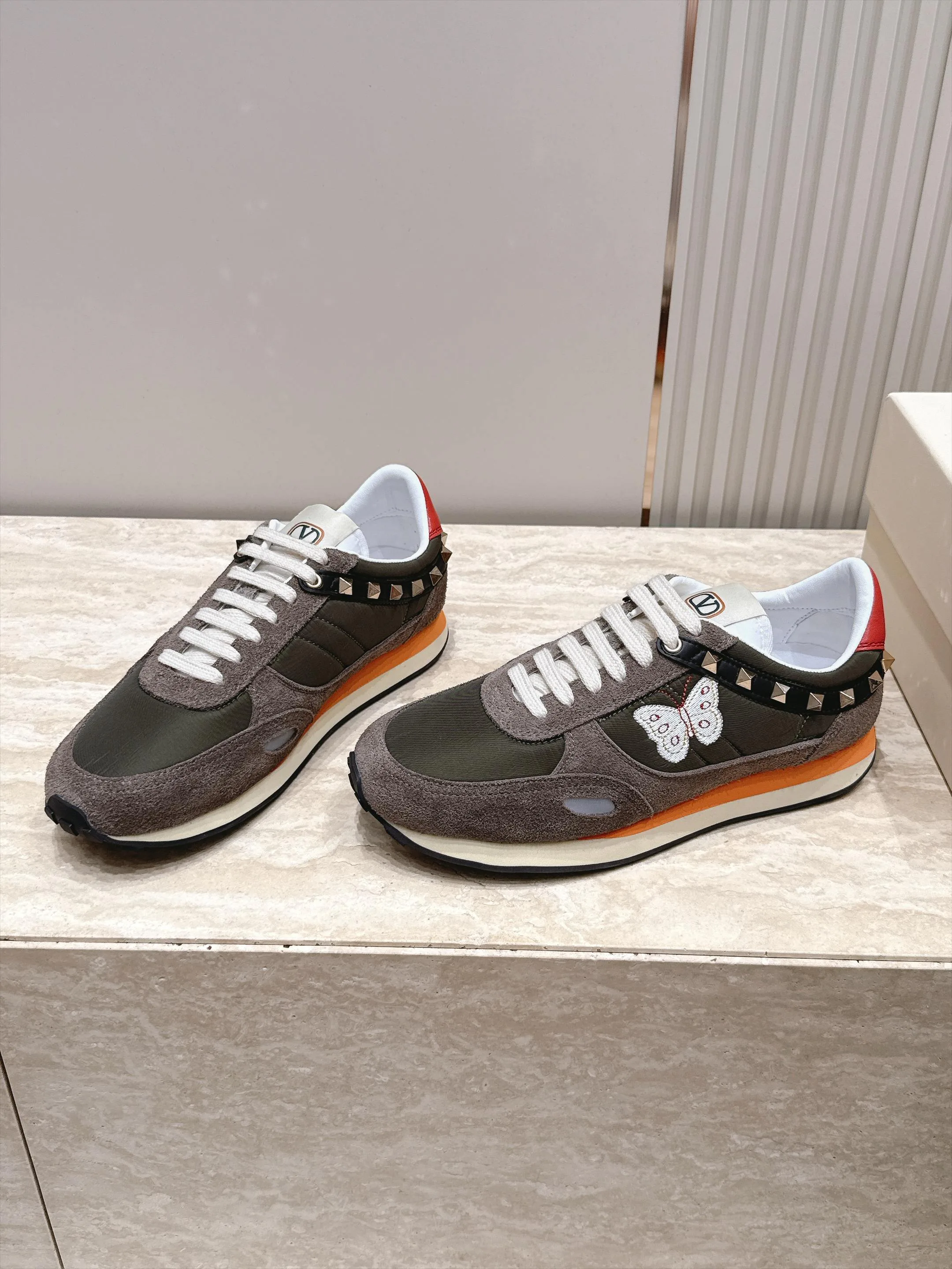 Women's Sneakers VALENTINO 17876585