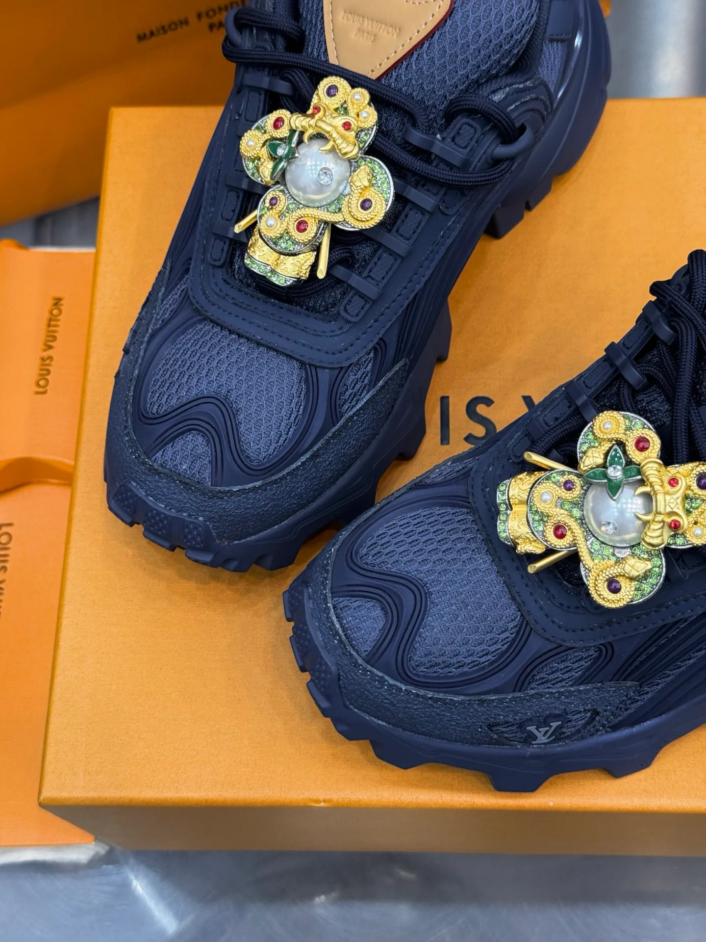 Women's Sneakers LOUIS VUITTON 18202600
