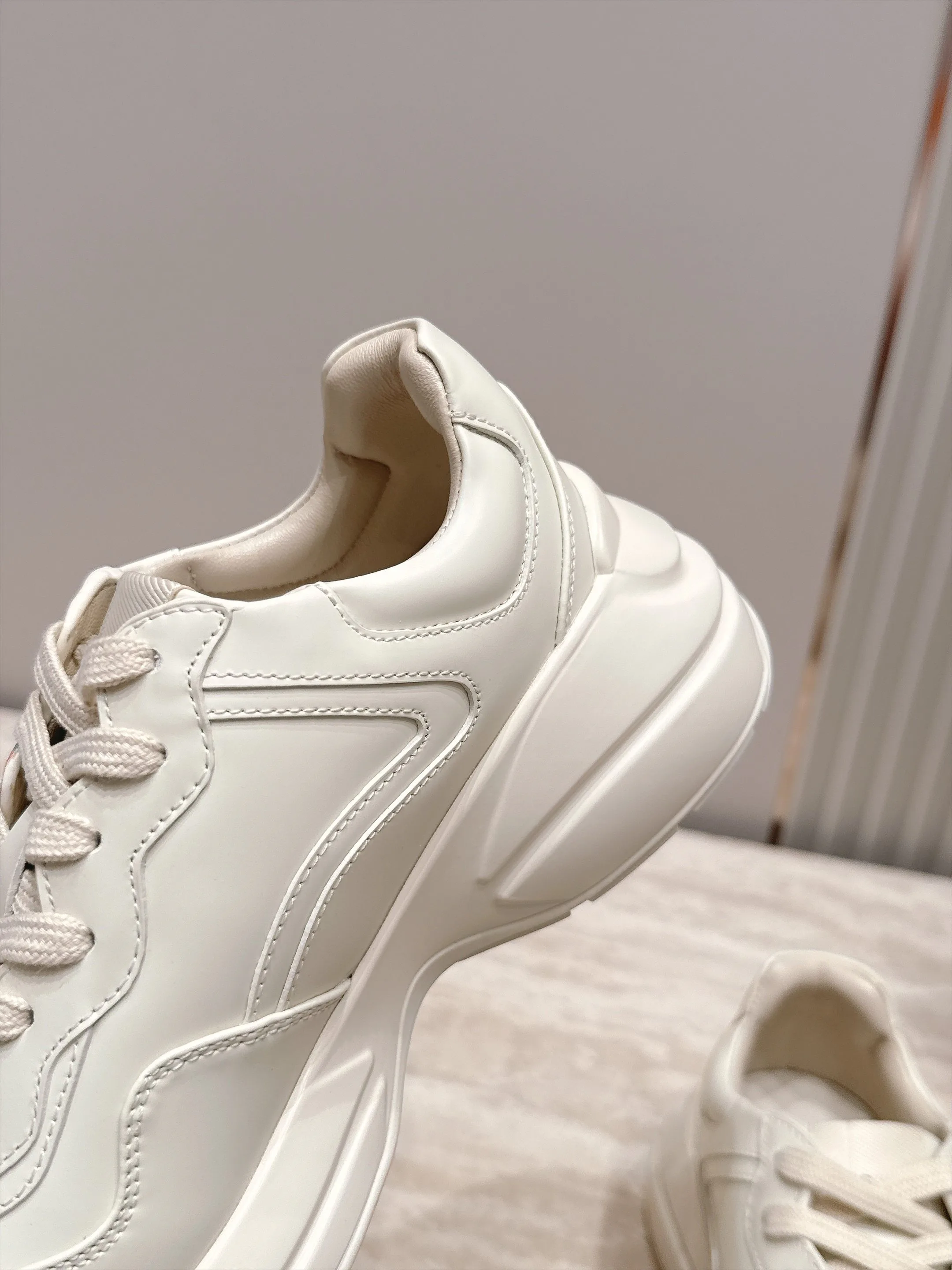 Women's Sneakers GUCCI 17876603