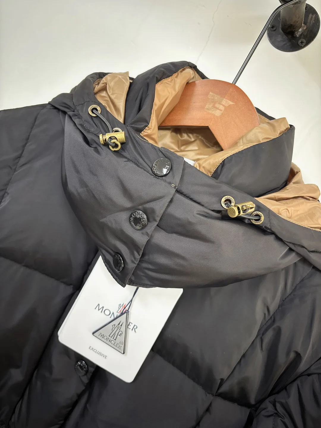 Women's Jackets And Down Jackets MONCLER 17810366