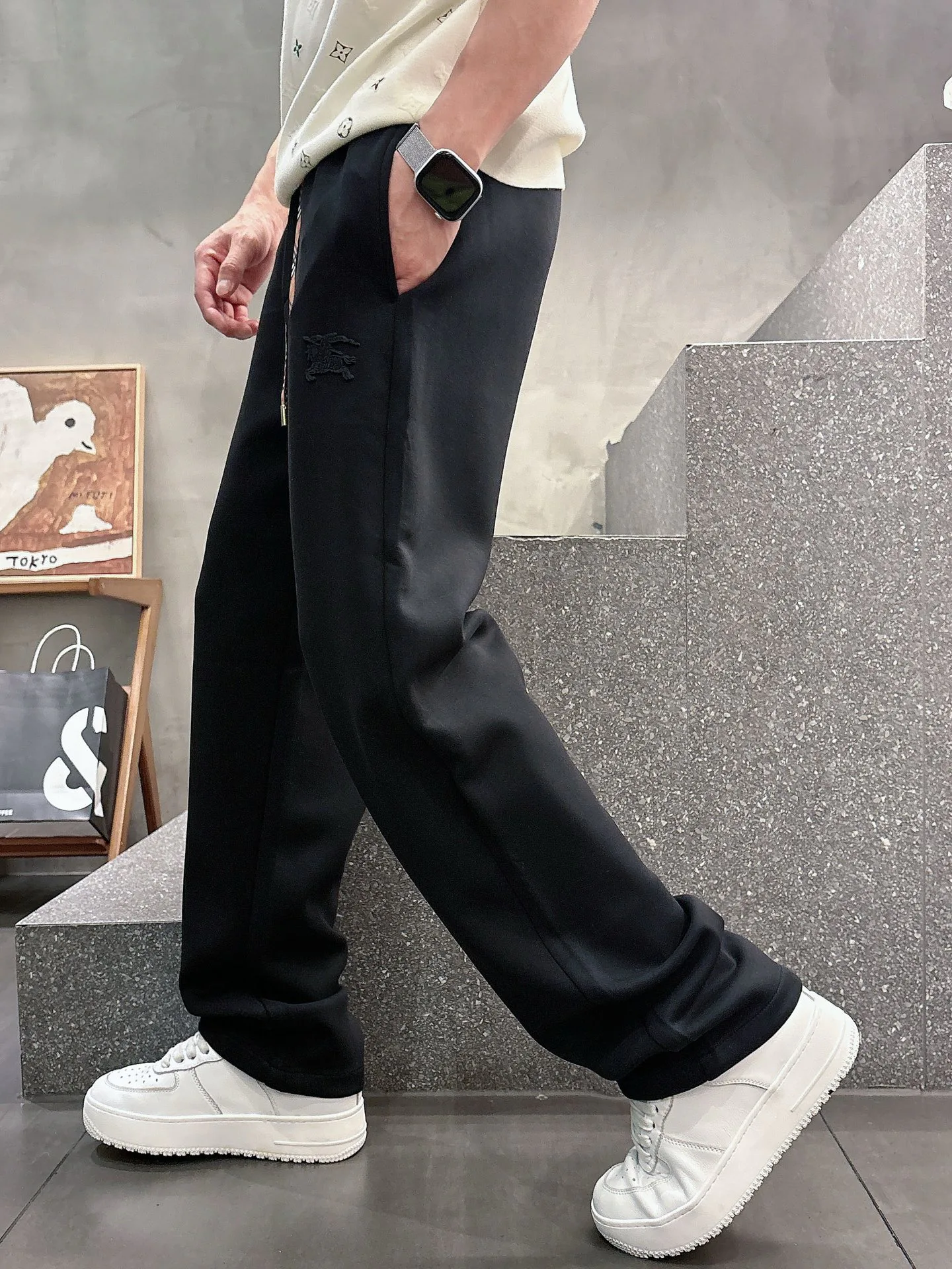 Men's Trousers BURBERRY 18399243