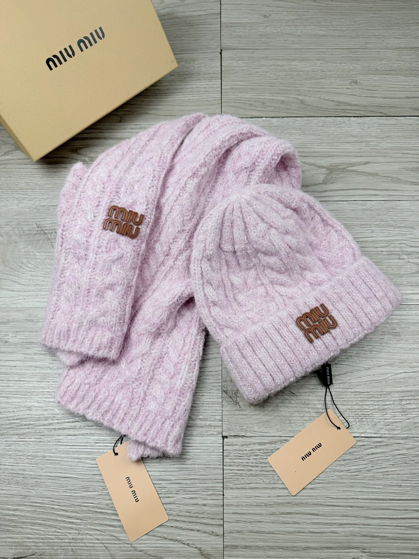 Hats MIU MIU 18549261