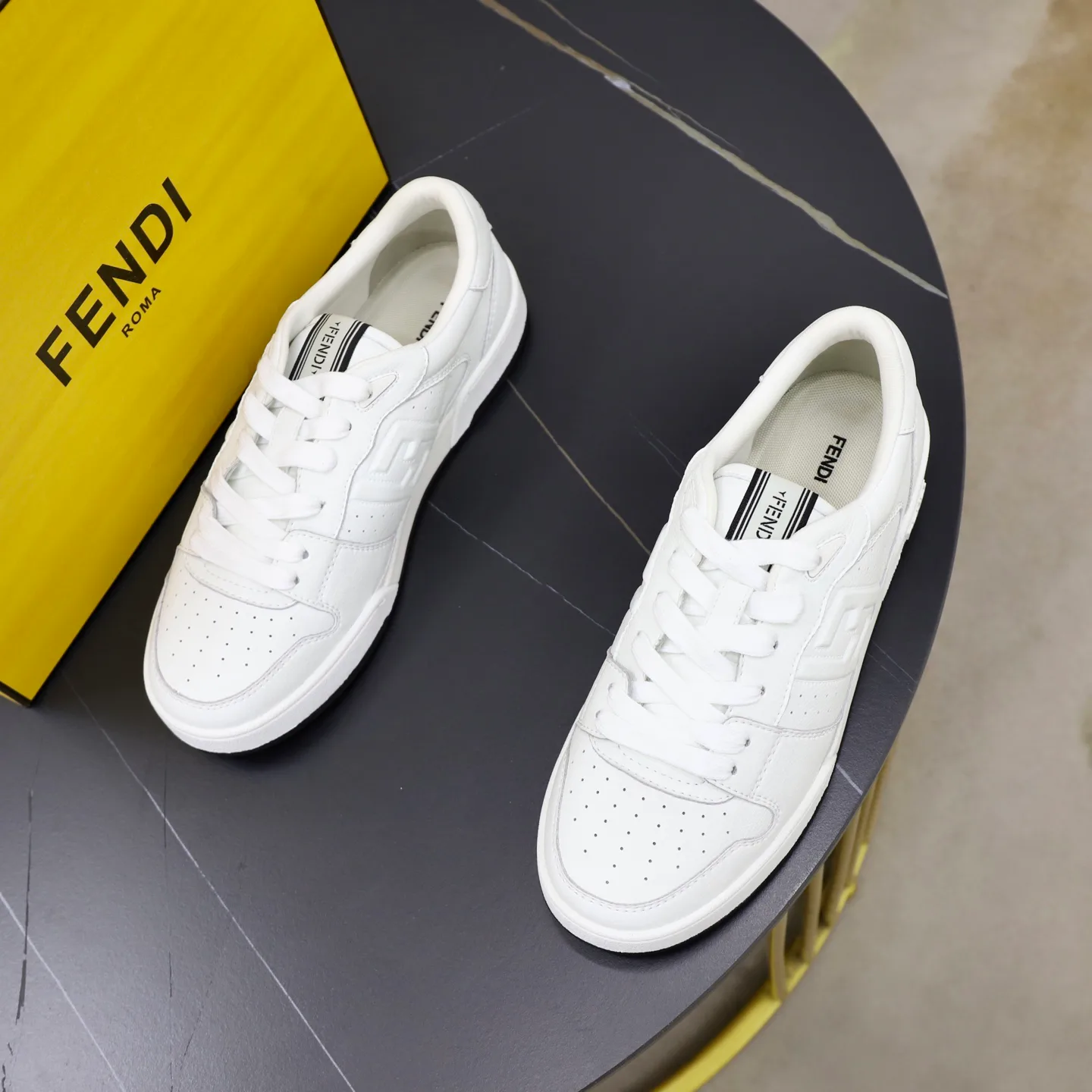 Women's Sneakers FENDI 18516273