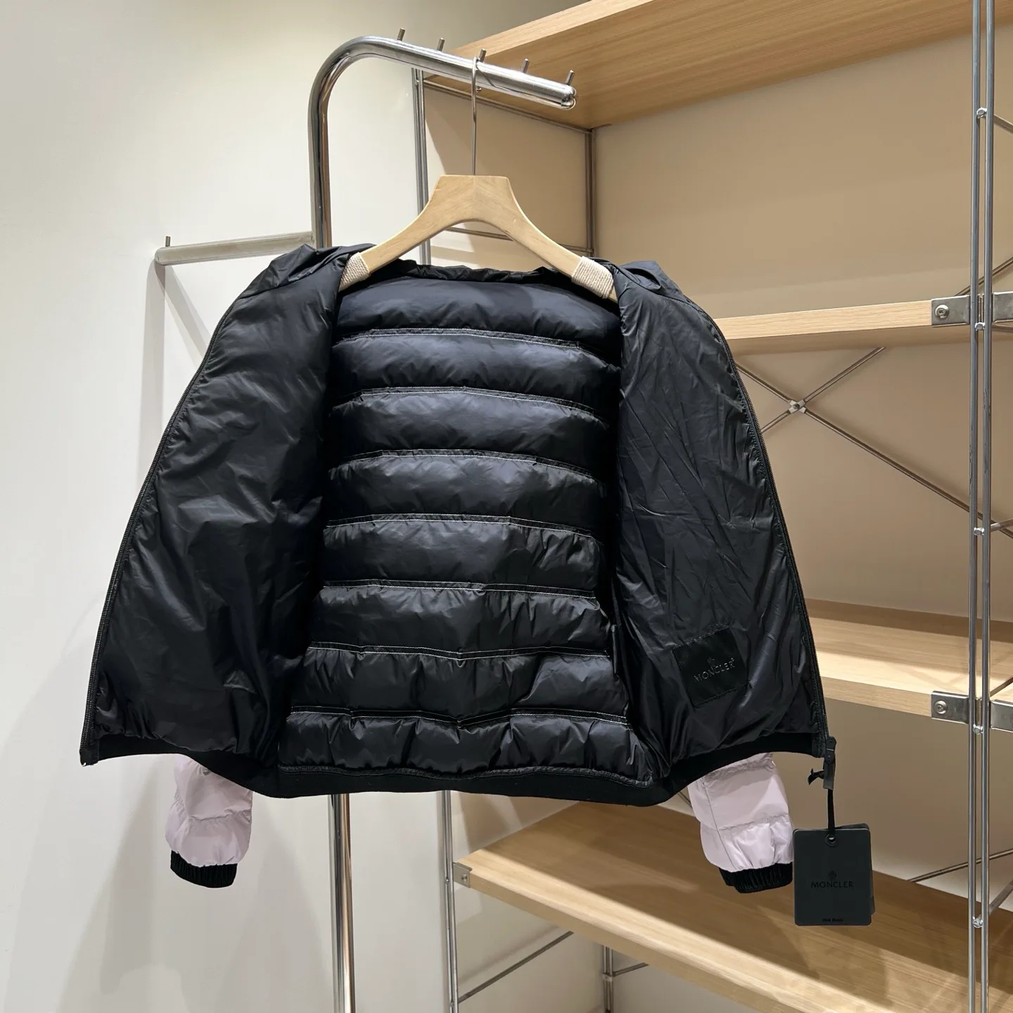 Women's Jackets And Down Jackets MONCLER 18001761