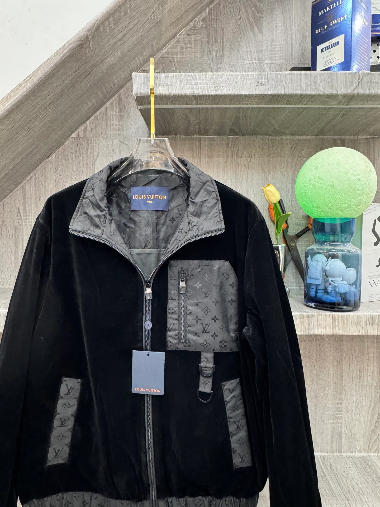Men's Jackets And Down Jackets LOUIS VUITTON 18140191