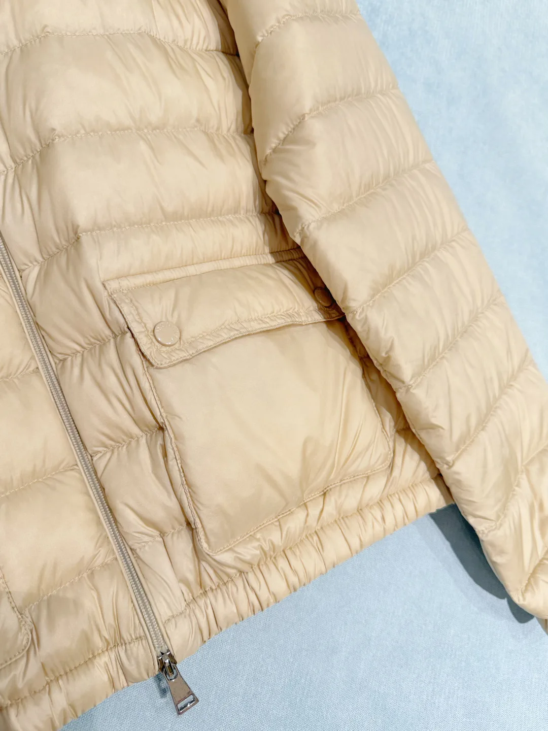 Women's Jackets And Down Jackets MONCLER 18049847