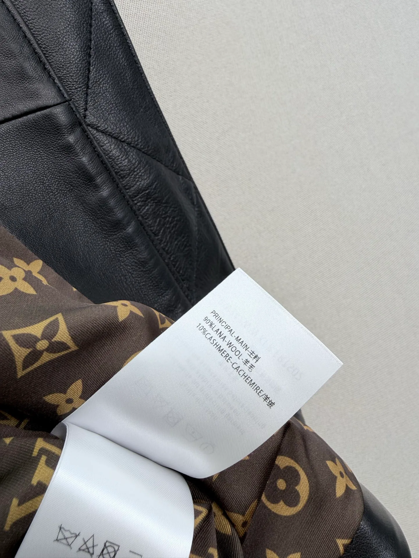 Women's Leather Jackets And Sheepskin Coats LOUIS VUITTON 18113275