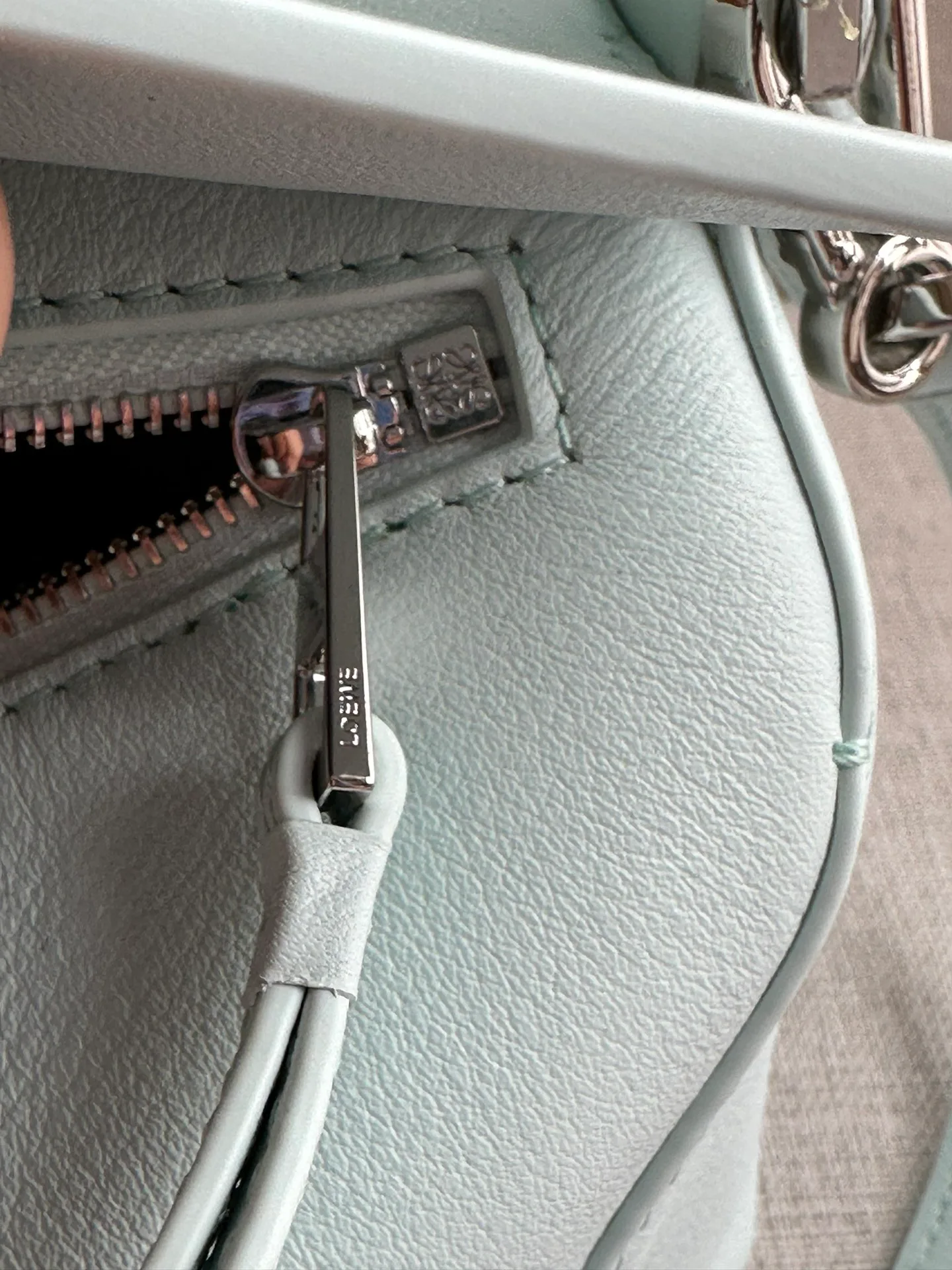 Women's Classic Handbags LOEWE 17818404