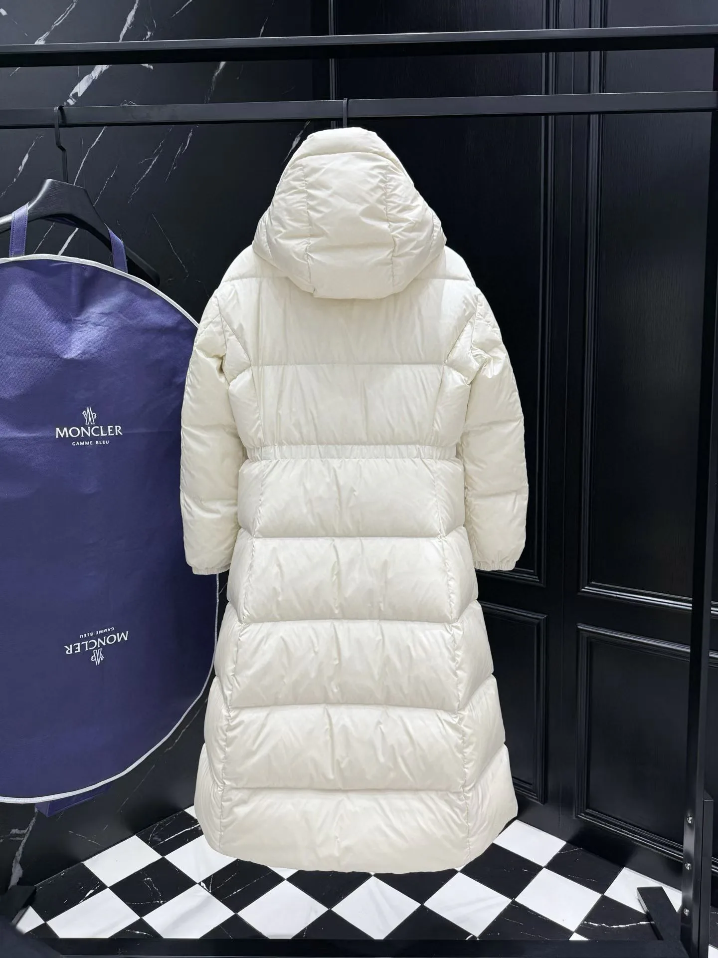 Women's Jackets And Down Jackets MONCLER 17810376