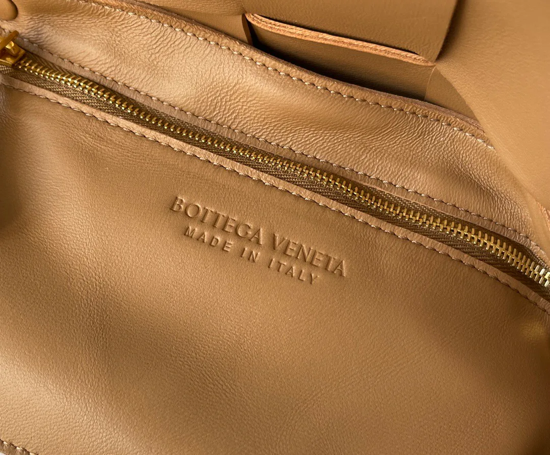 Women's Shoulder Bags BOTTEGA VENETA 17126372