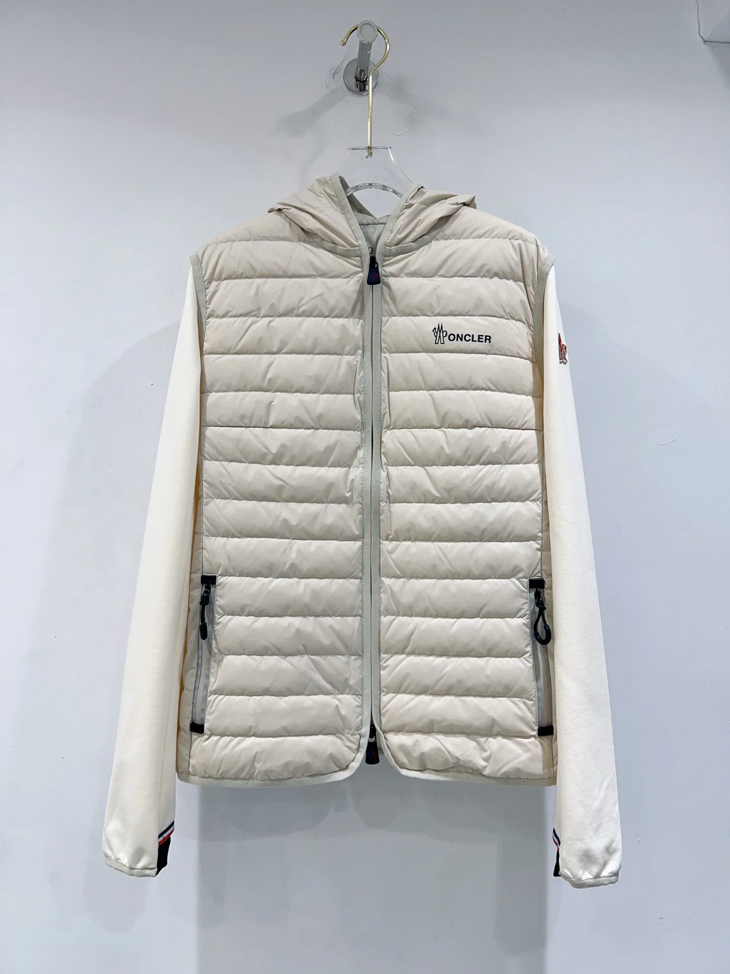 Women's Jackets And Down Jackets MONCLER 18368415