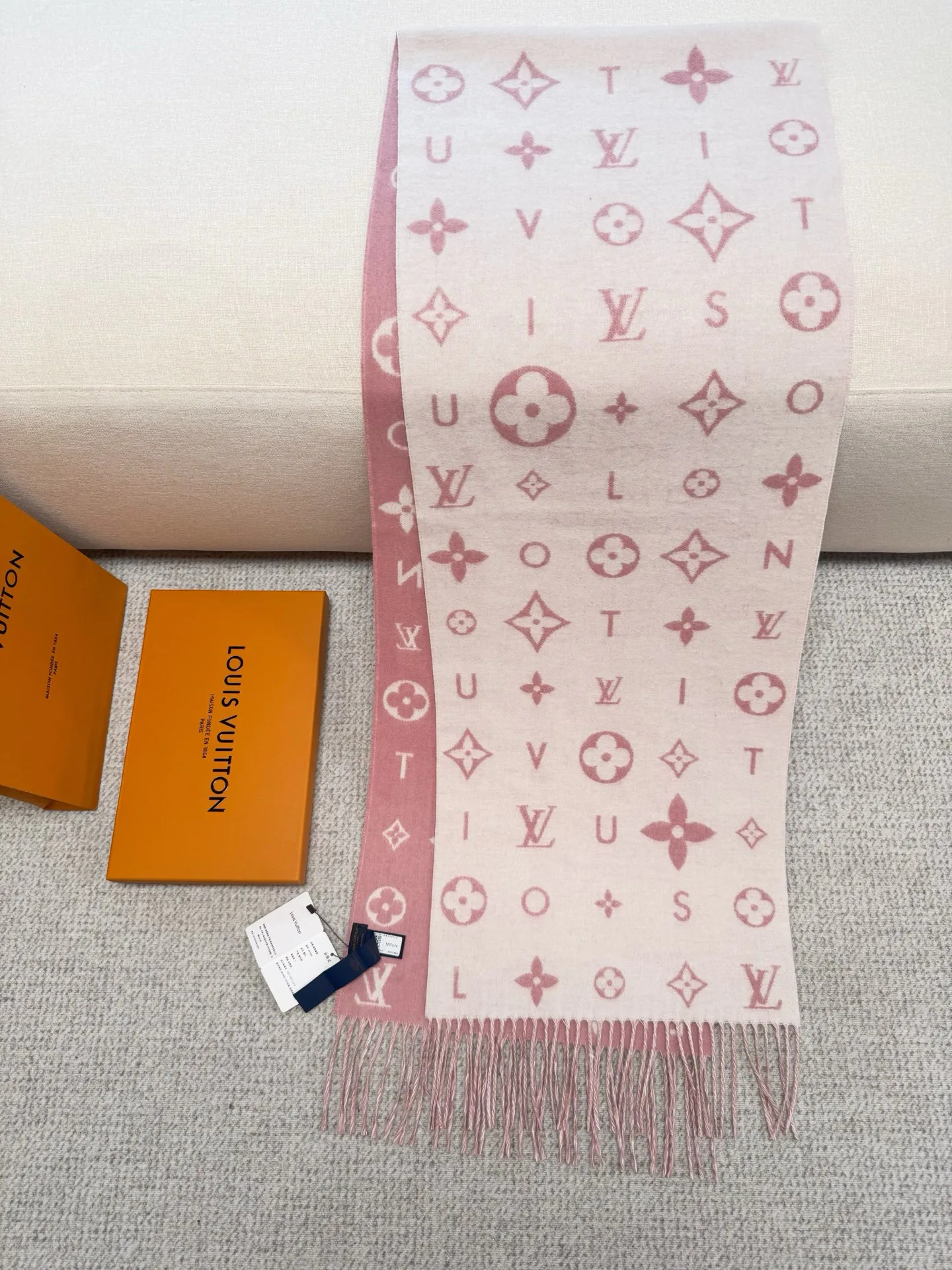 Scarves LOUIS VUITTON 18261916
