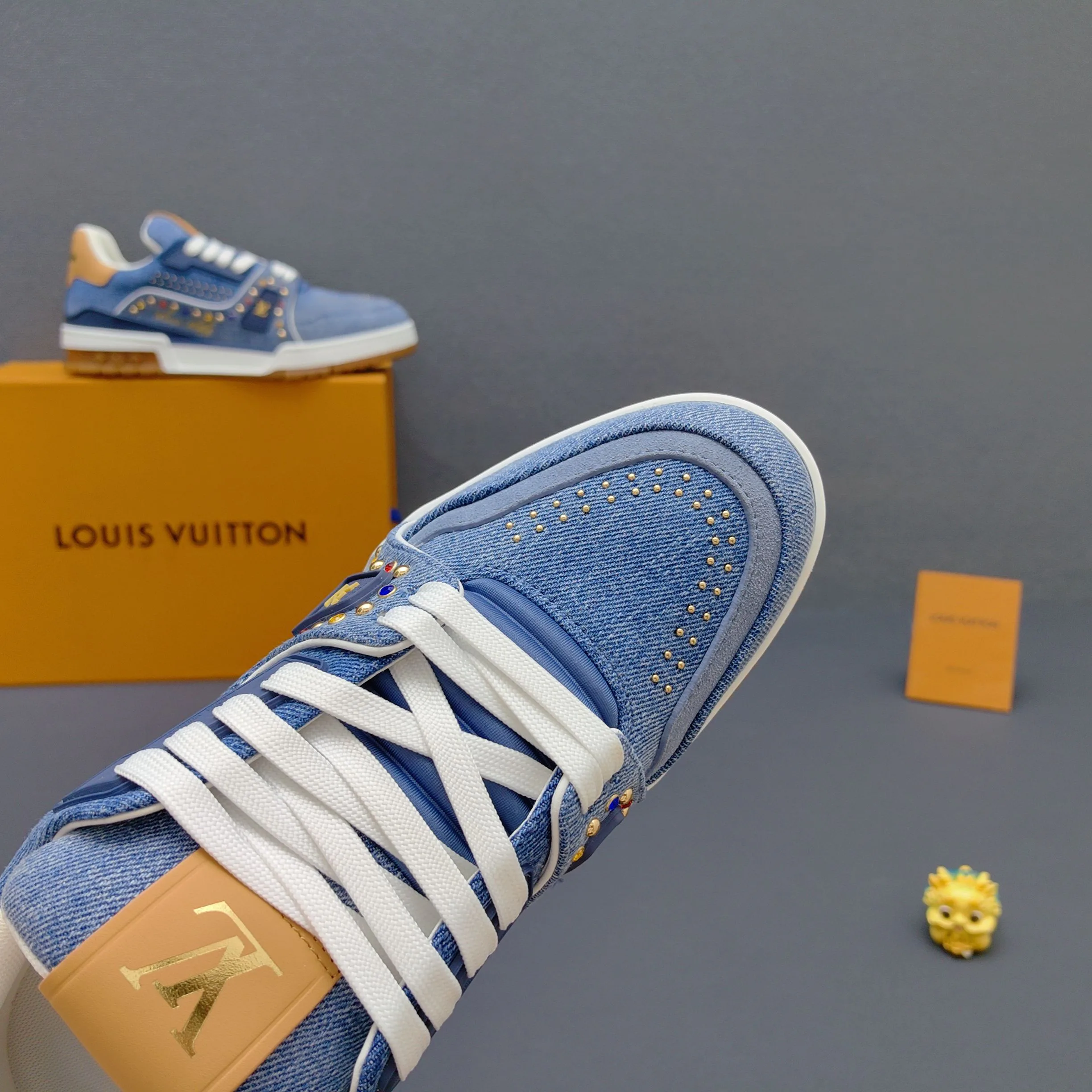 Women's Sneakers LOUIS VUITTON 17725105