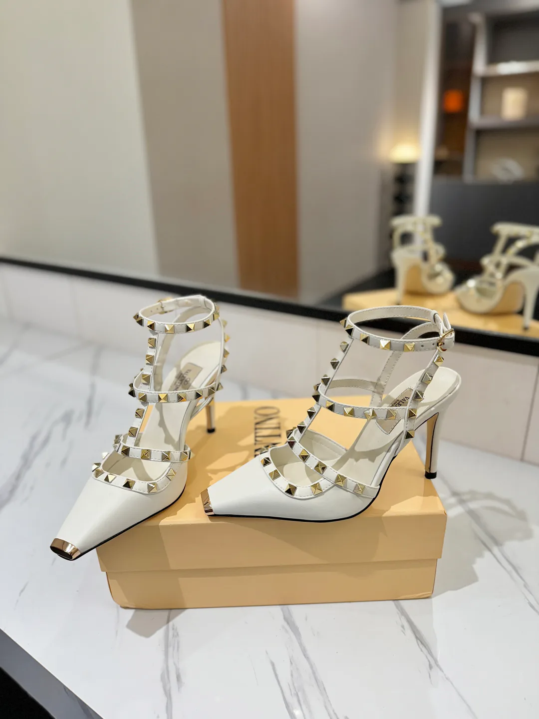 Women's Open-Toe Sandals VALENTINO 17366646