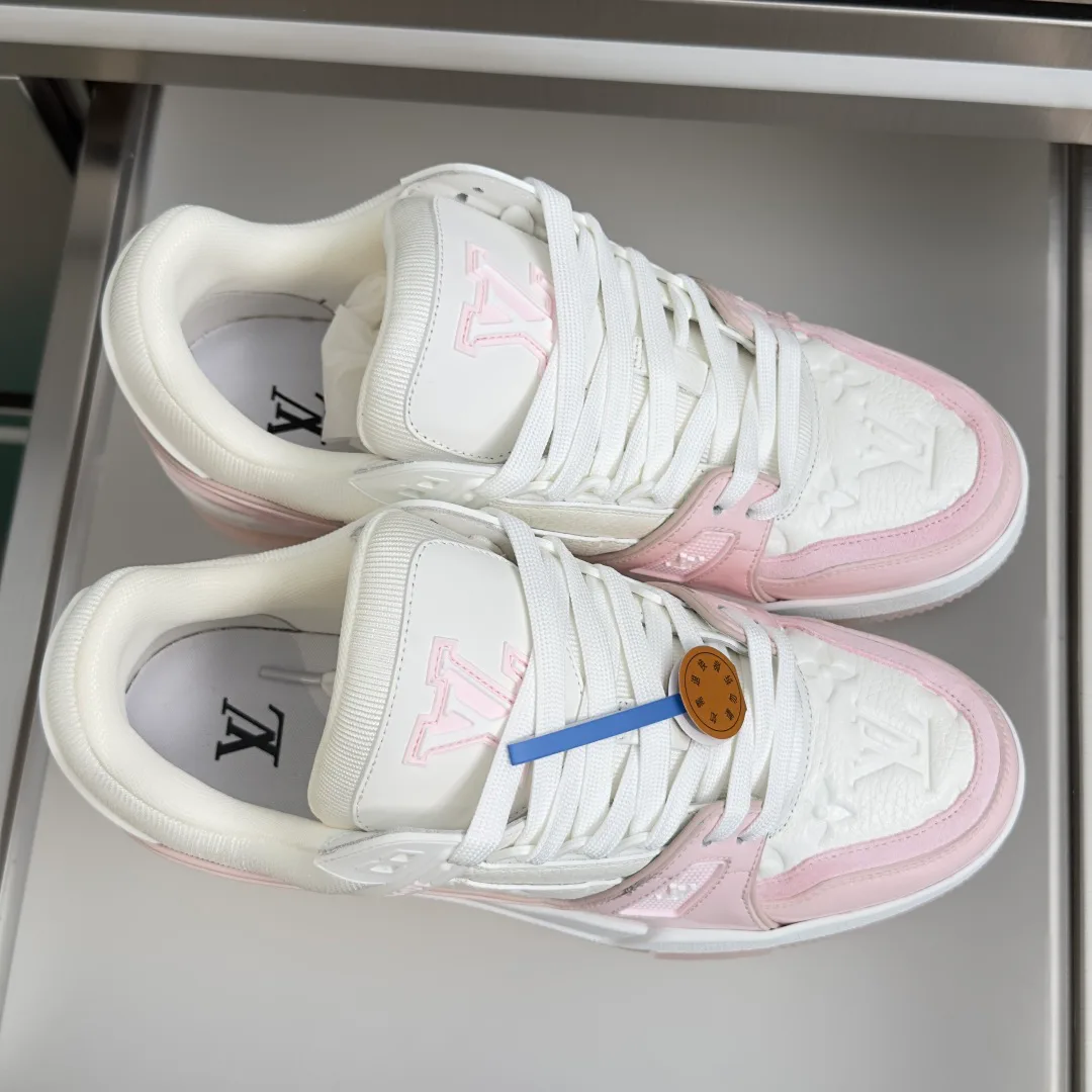 Women's Sneakers LOUIS VUITTON 17483692