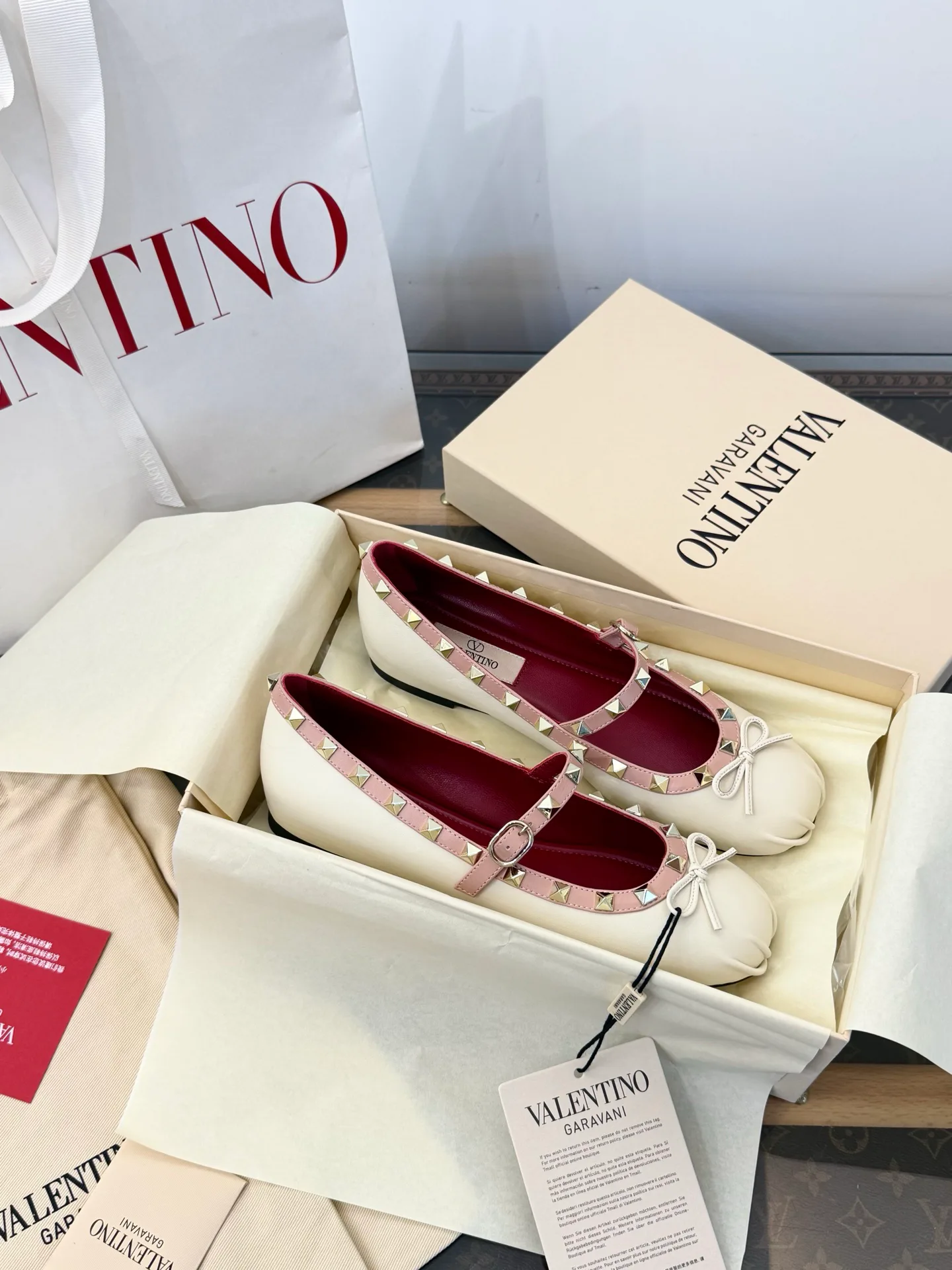 Women's Ballet Flats VALENTINO 18133435