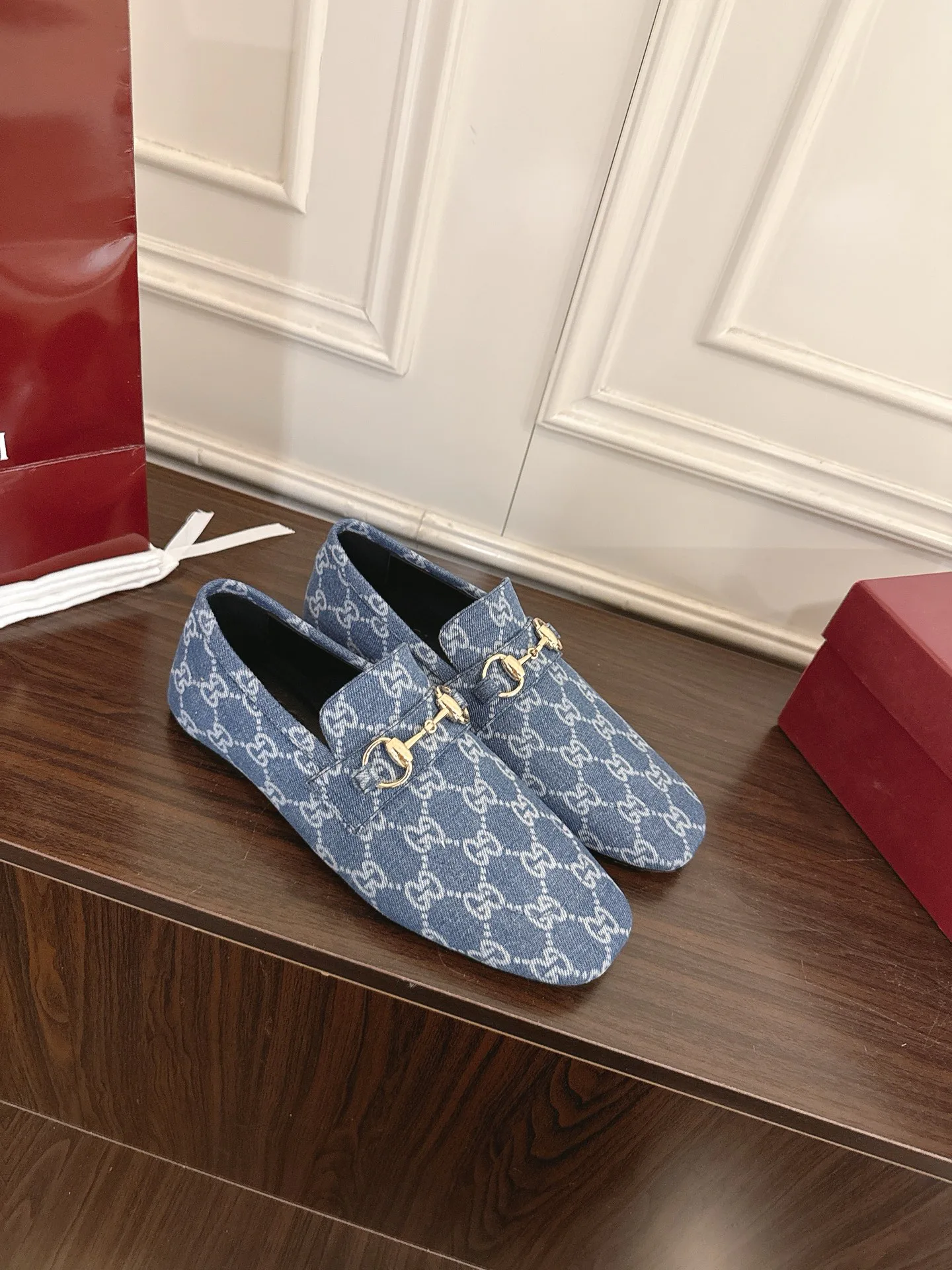 Women's Loafers And Moccasins GUCCI 17956774