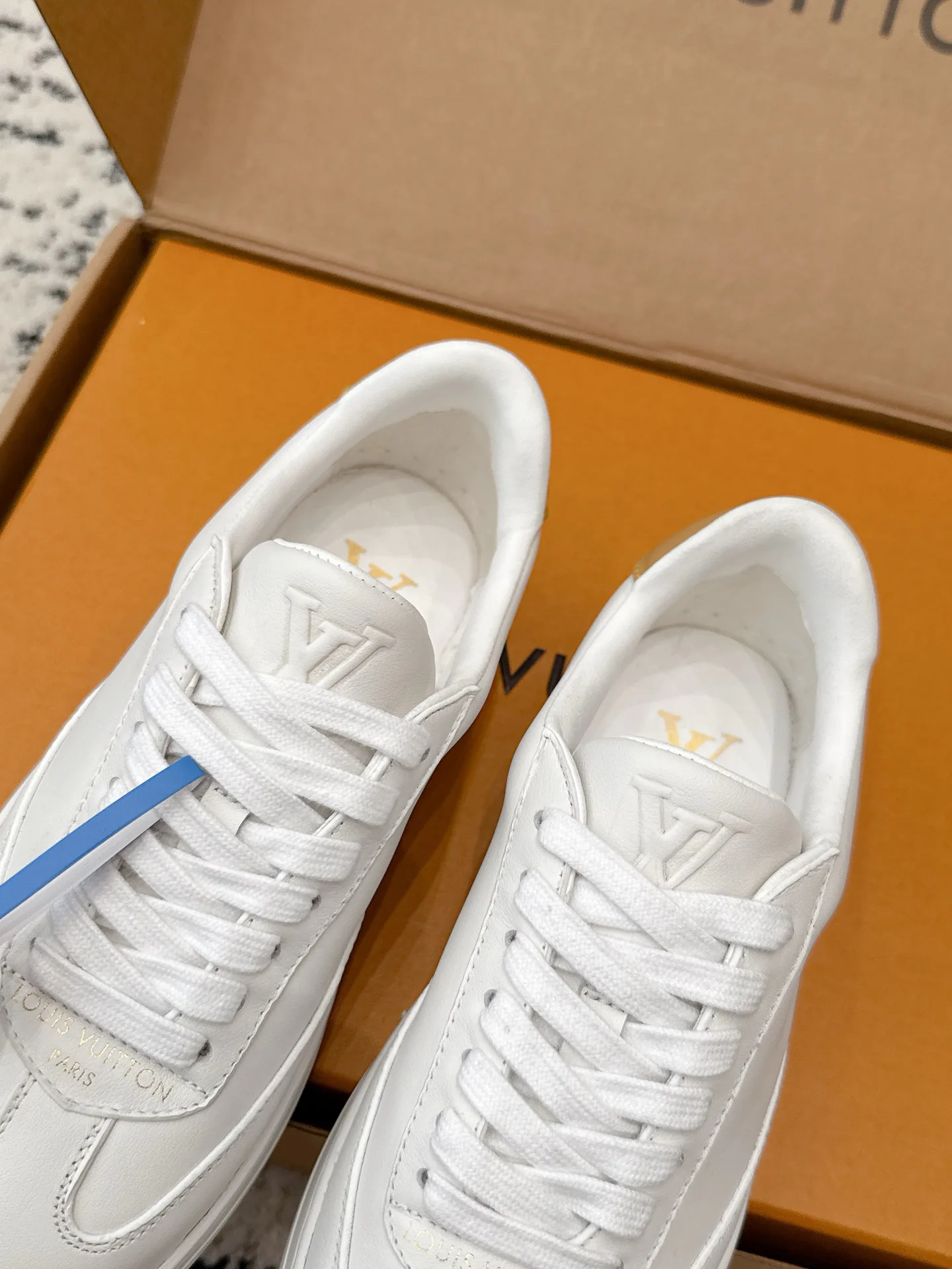 Women's Sneakers LOUIS VUITTON 17615665