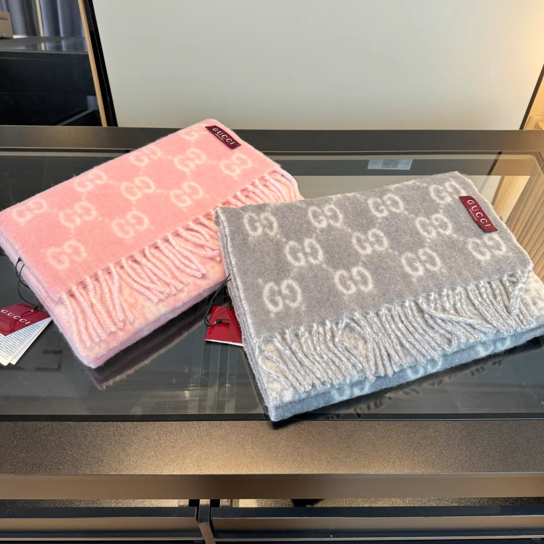 Scarves GUCCI 17906917