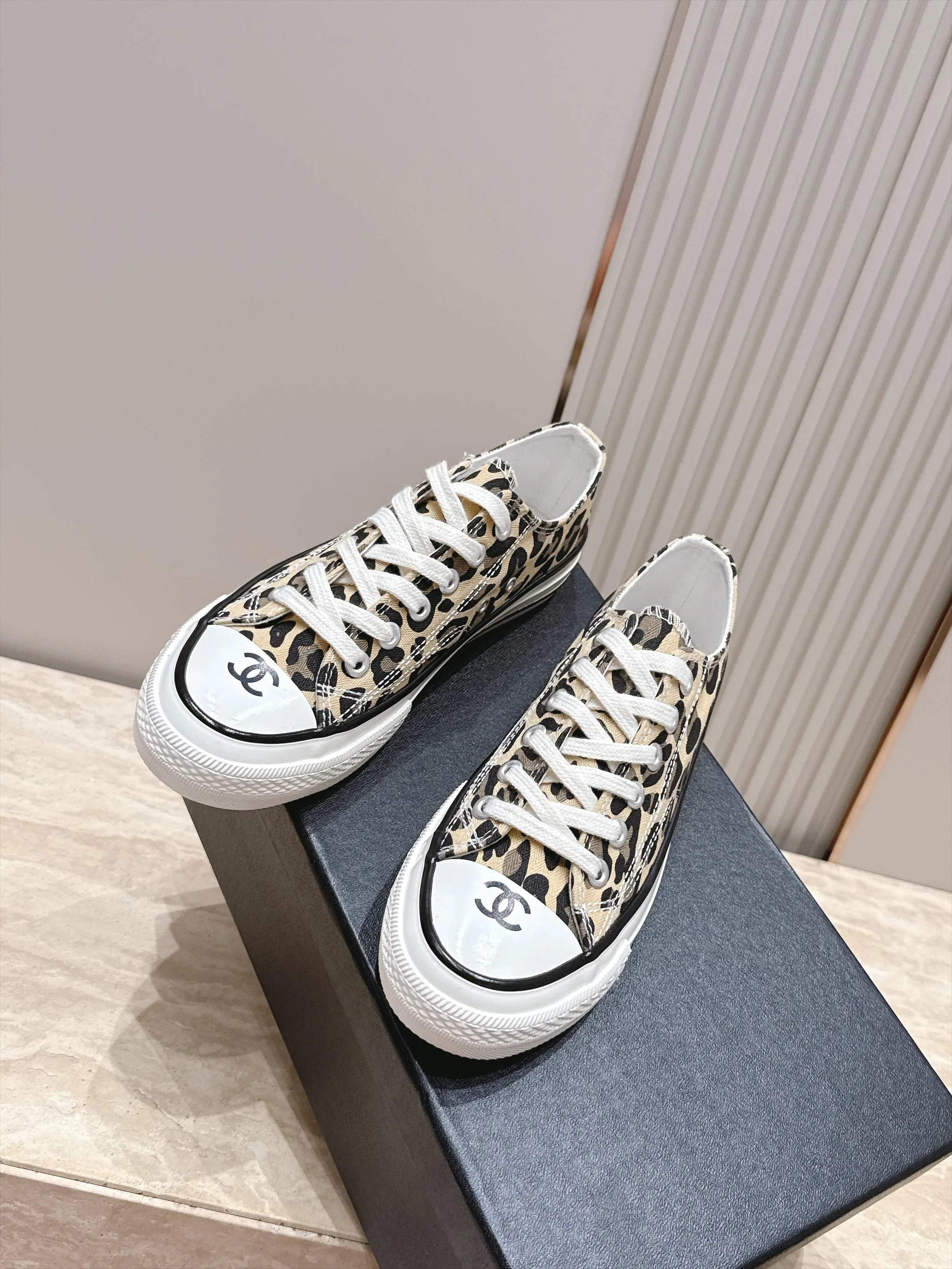 Women's Sneakers CHANEL 17934234