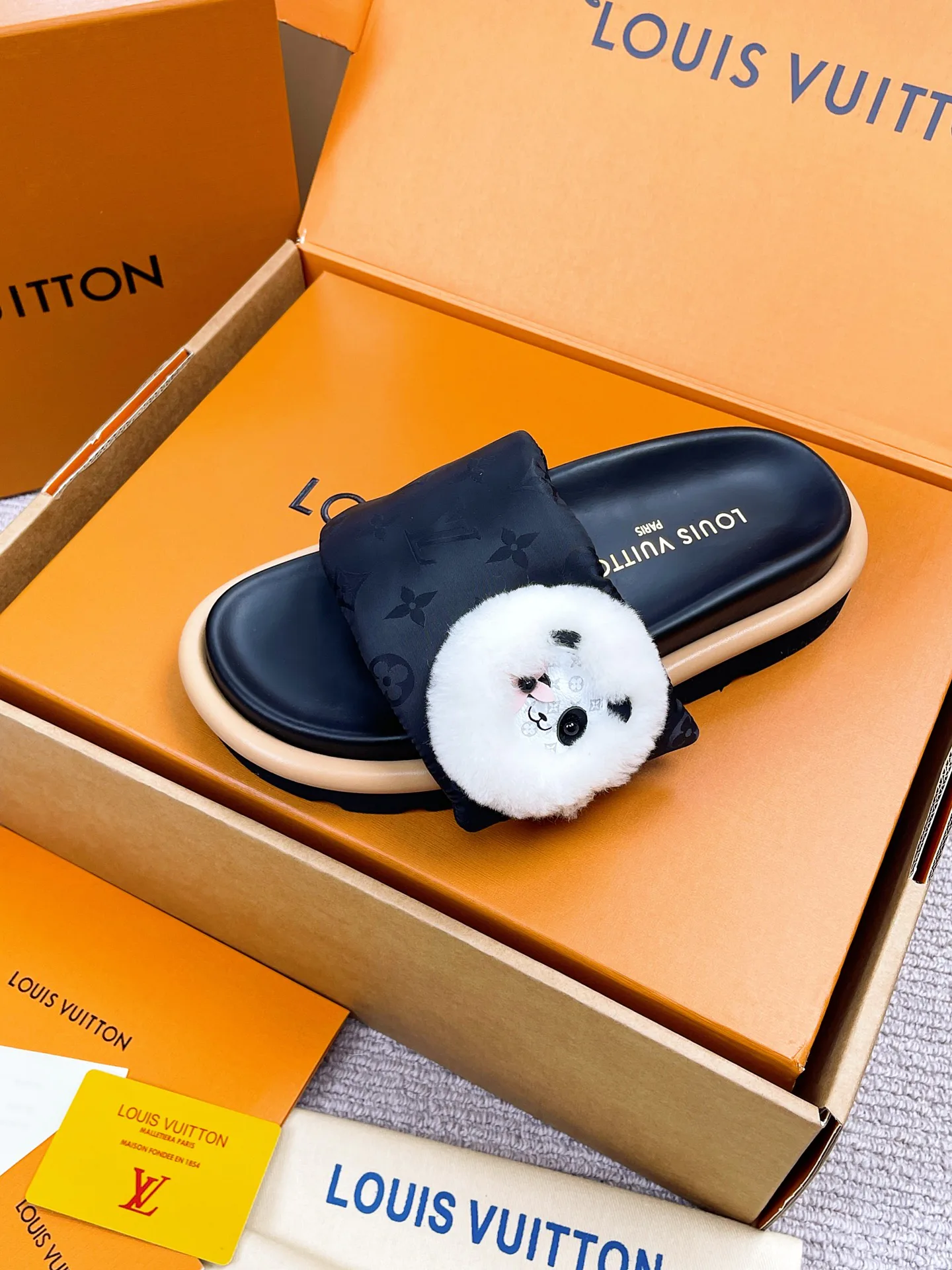Women's Flip-Flops LOUIS VUITTON 18142869