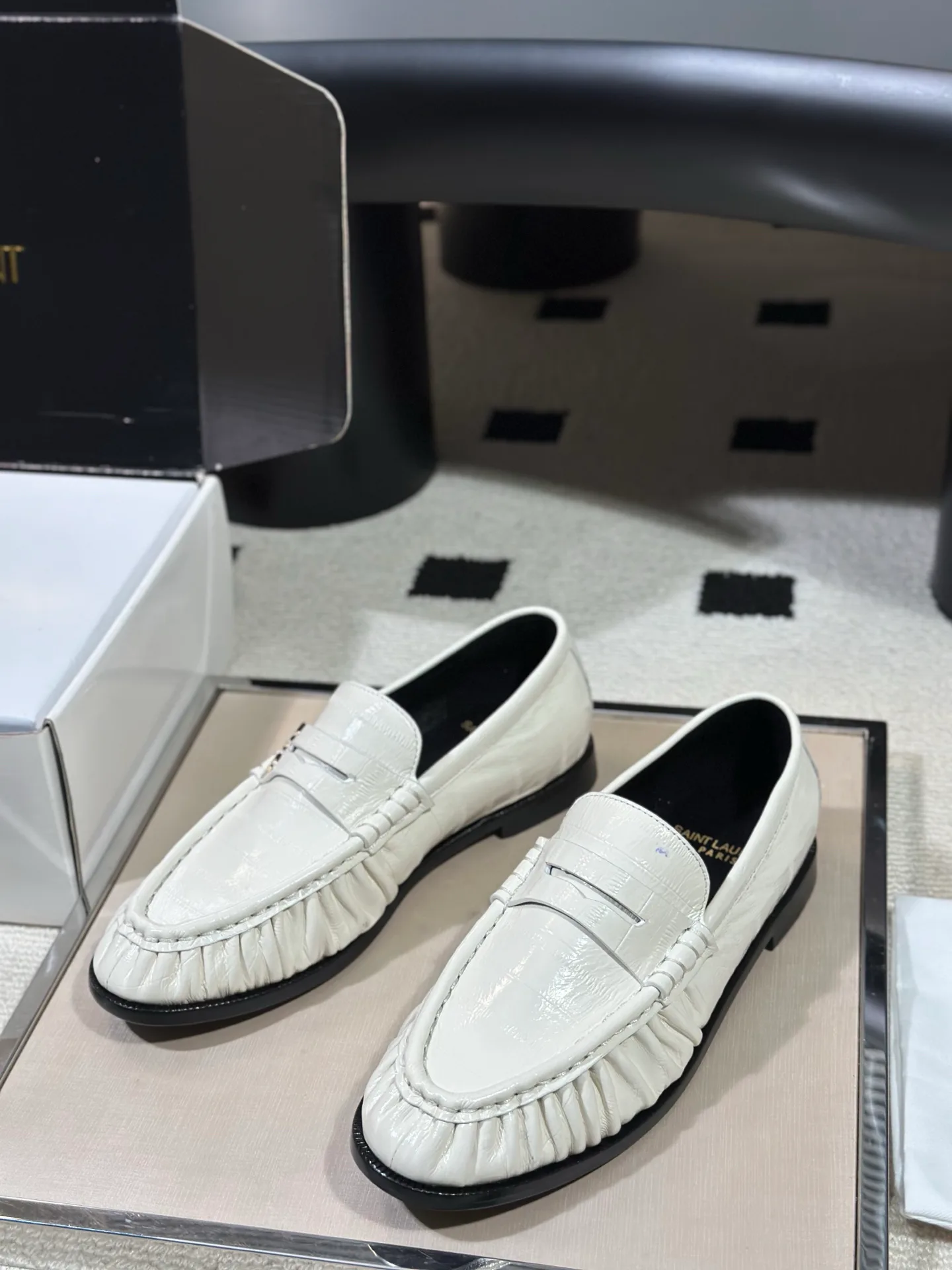 Women's Loafers And Moccasins SAINT LAURENT 18041769