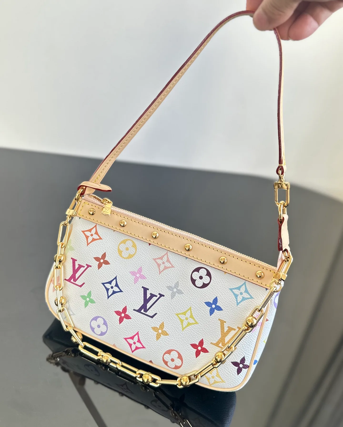 Women's Classic Handbags LOUIS VUITTON 18376445